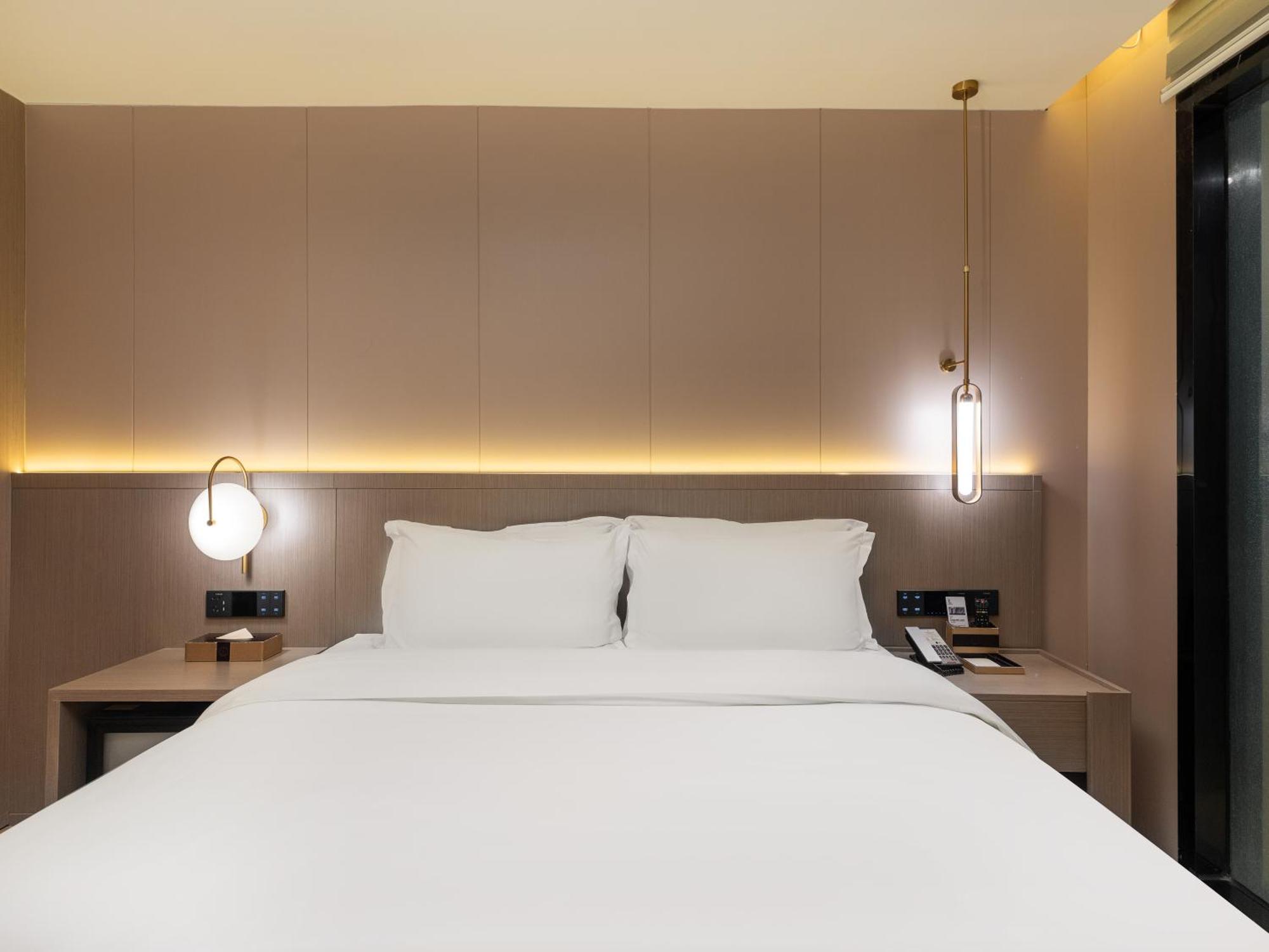 Lavande International Taikoo Hui Square Shipaiqiao Metro Station Branch - Free Shuttle Bus To Fair Complex During Fair Period & Free Vpn Internet Access Hotel