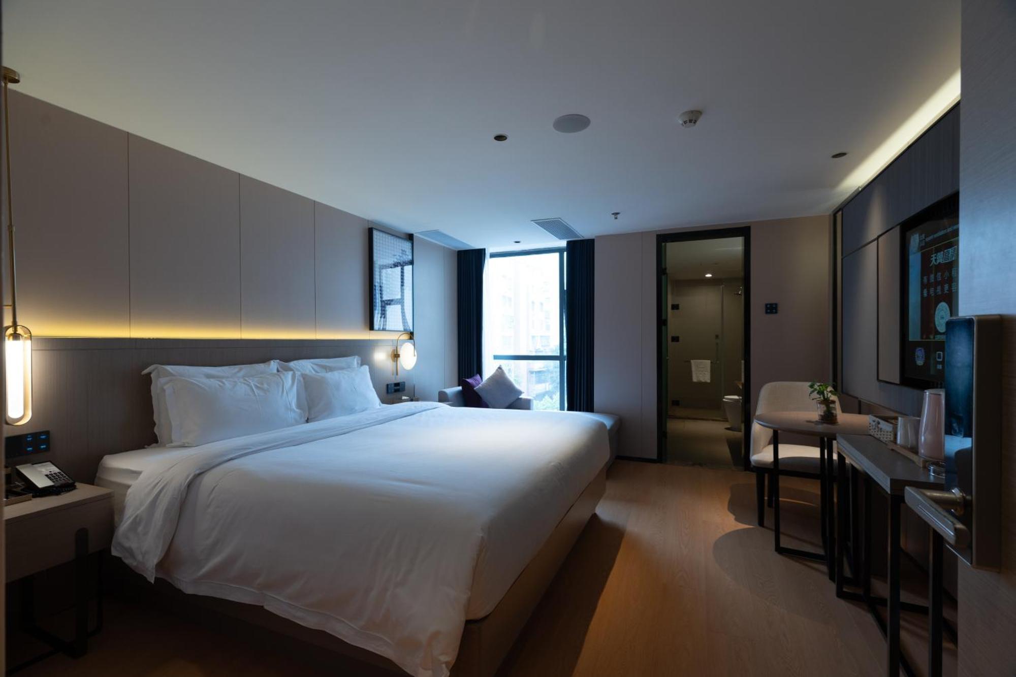 Lavande International Taikoo Hui Square Shipaiqiao Metro Station Branch - Free Shuttle Bus To Fair Complex During Fair Period & Free Vpn Internet Access 4*