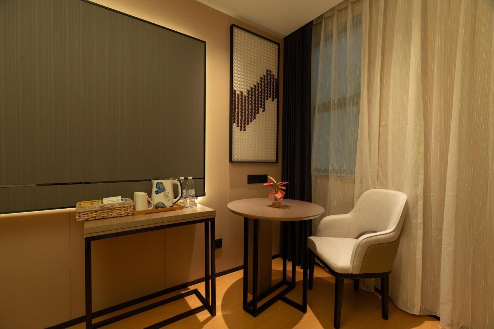 Lavande International Taikoo Hui Square Shipaiqiao Metro Station Branch - Free Shuttle Bus To Fair Complex During Fair Period & Free Vpn Internet Access 4*