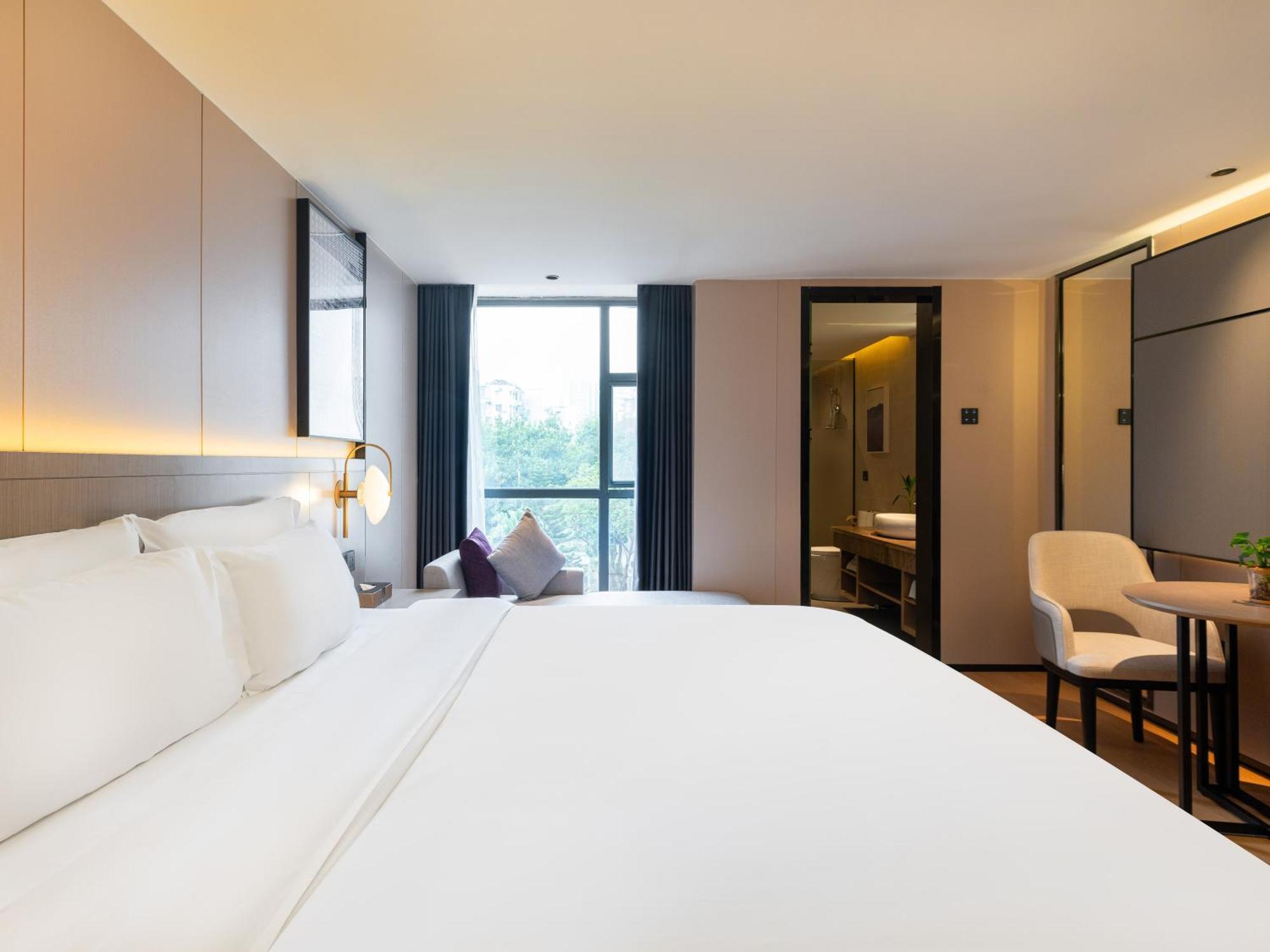 Hotel Lavande International Taikoo Hui Square Shipaiqiao Metro Station Branch - Free Shuttle Bus To Fair Complex During Fair Period & Free Vpn Internet Access Guangzhou