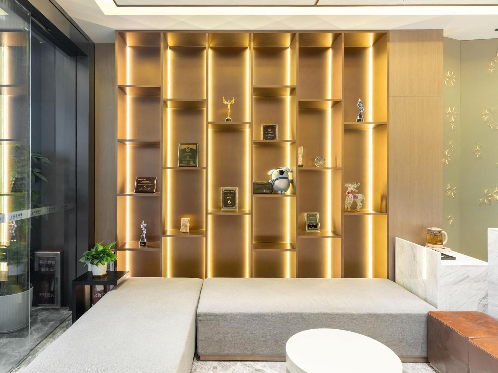 Hotel Lavande International Taikoo Hui Square Shipaiqiao Metro Station Branch - Free Shuttle Bus To Fair Complex During Fair Period & Free Vpn Internet Access