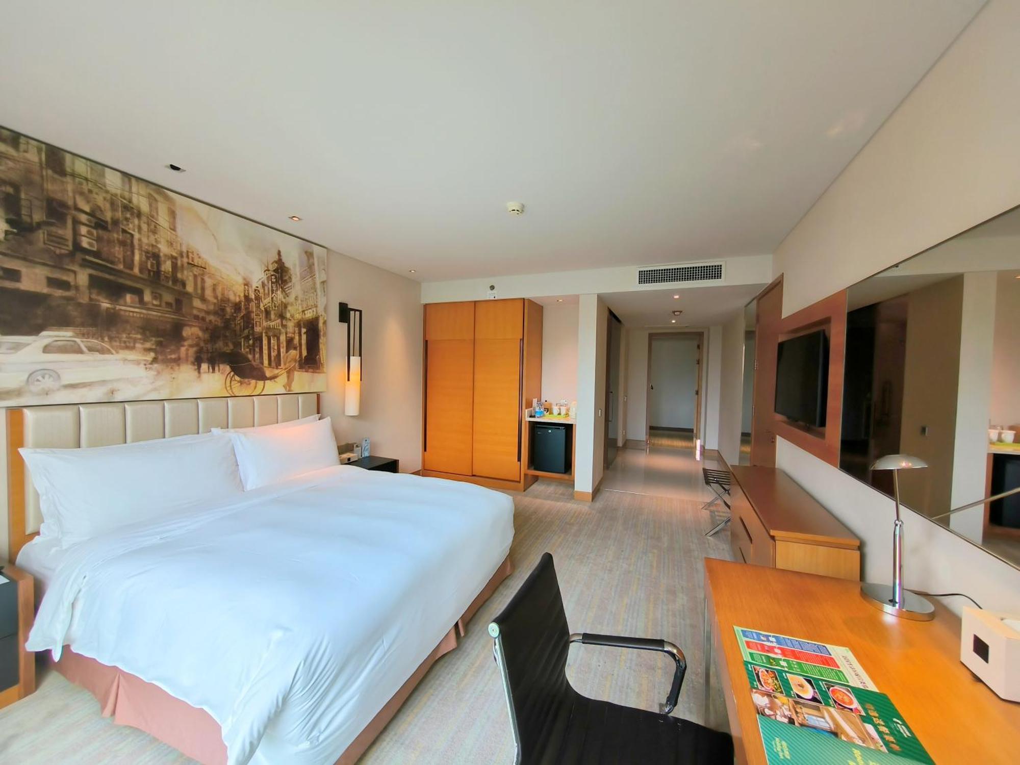 Hotel Junluxe Science City-free Shuttle Bus Service To Fair Guangzhou