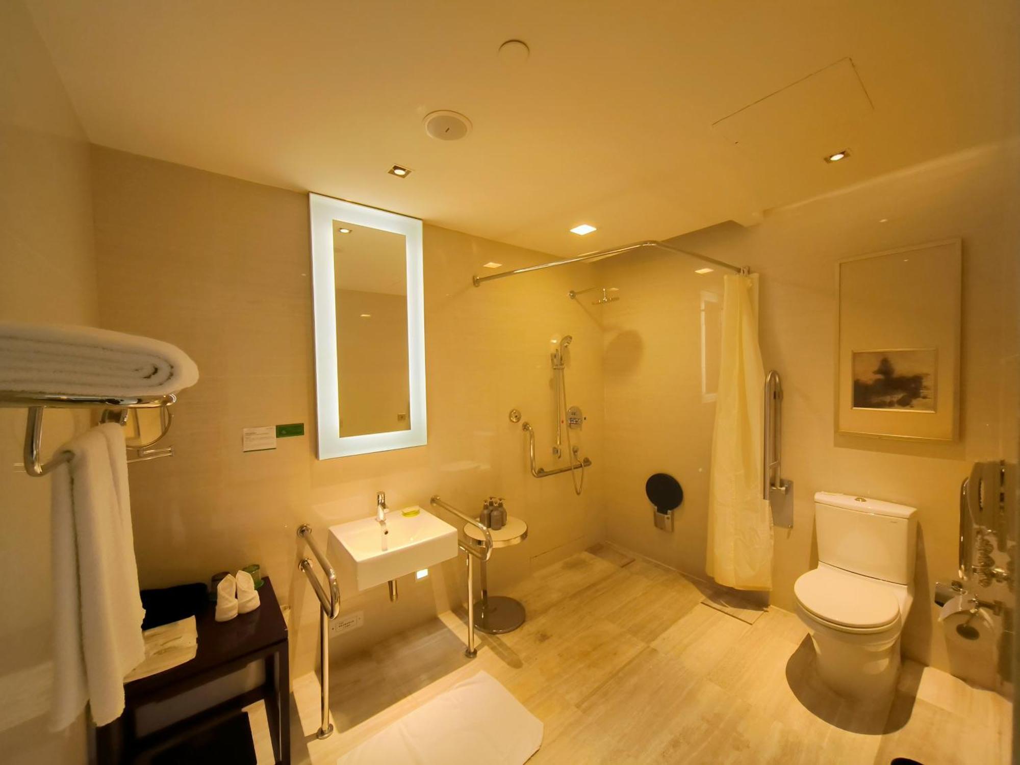 Hotel Junluxe Science City-free Shuttle Bus Service To Fair Guangzhou