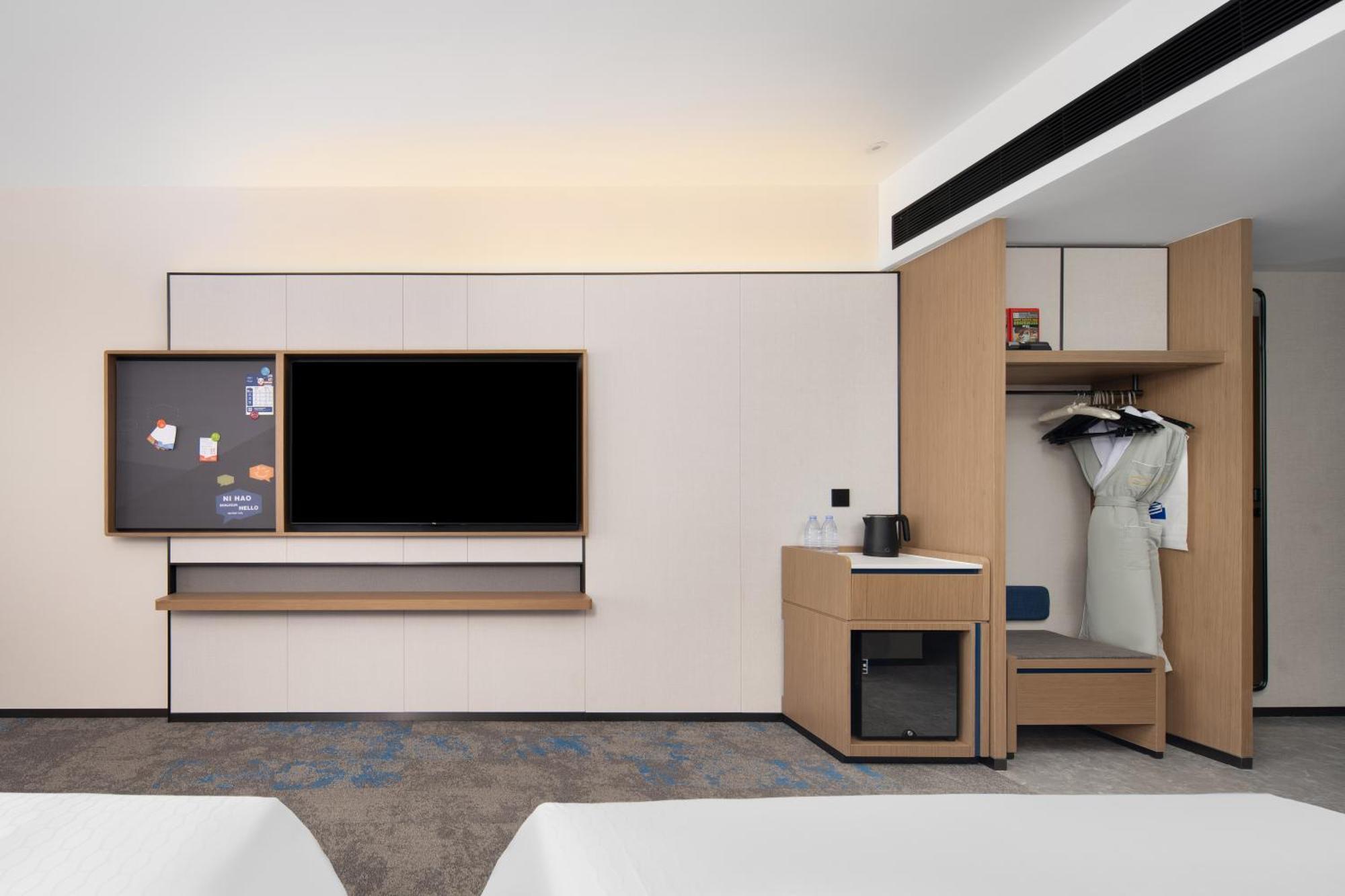 Hotel Hampton By Hilton Huangpu Sports Center 4*