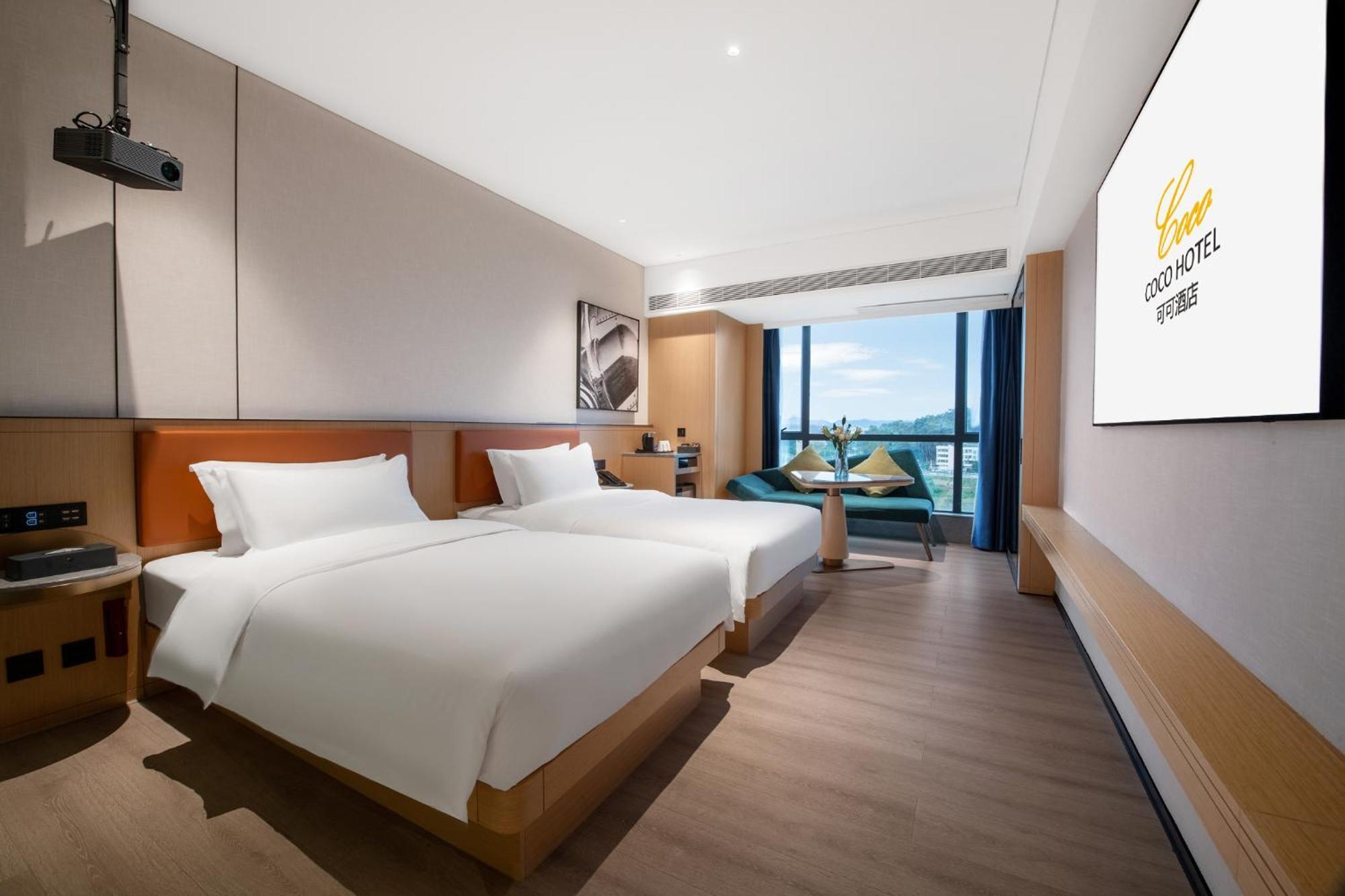 Hotel Baiyun Airport Coco 4*