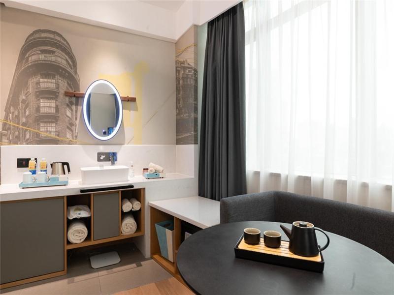 Citynote Beijing Road Pedestrian Street Subway Station 4*
