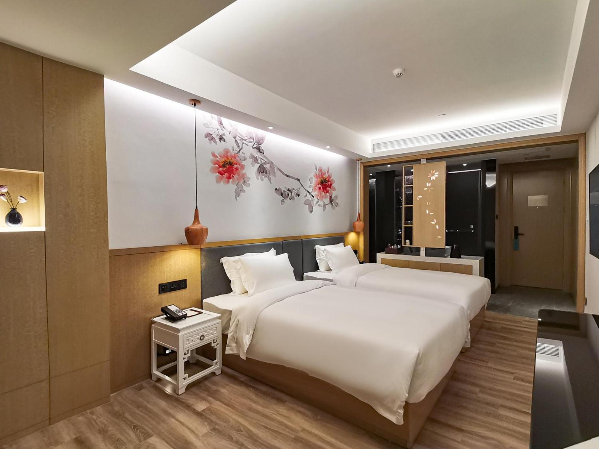 Paco Beijinglu Metro Guangzhou-free Shuttle Bus For Fair Hotel 4*