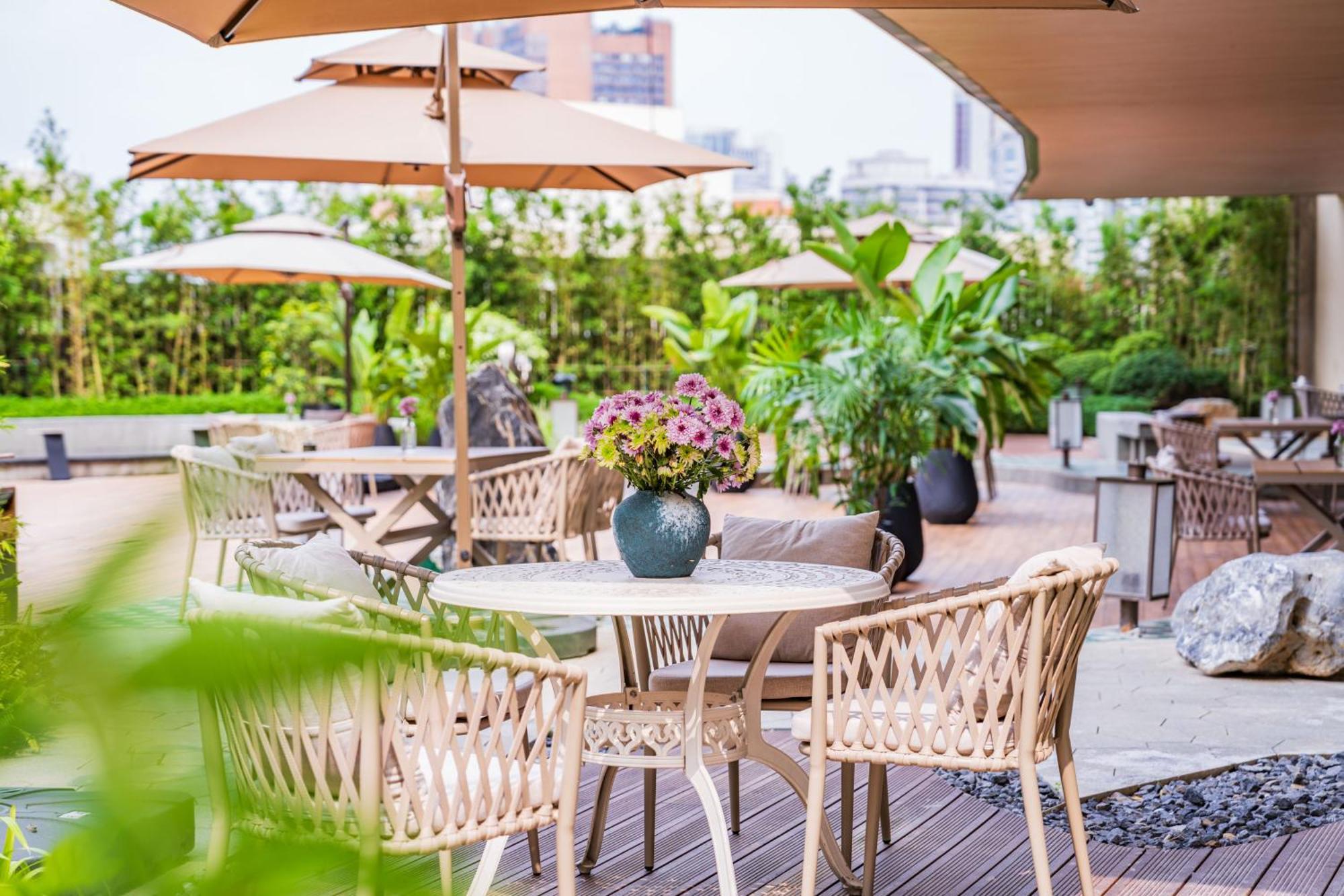 Yuexiu Guangzhou, Curio Collection By Hilton-free Shuttle Between And Exhibition Center During Fair Period & Exhibitor Registration Counter & Halal Food