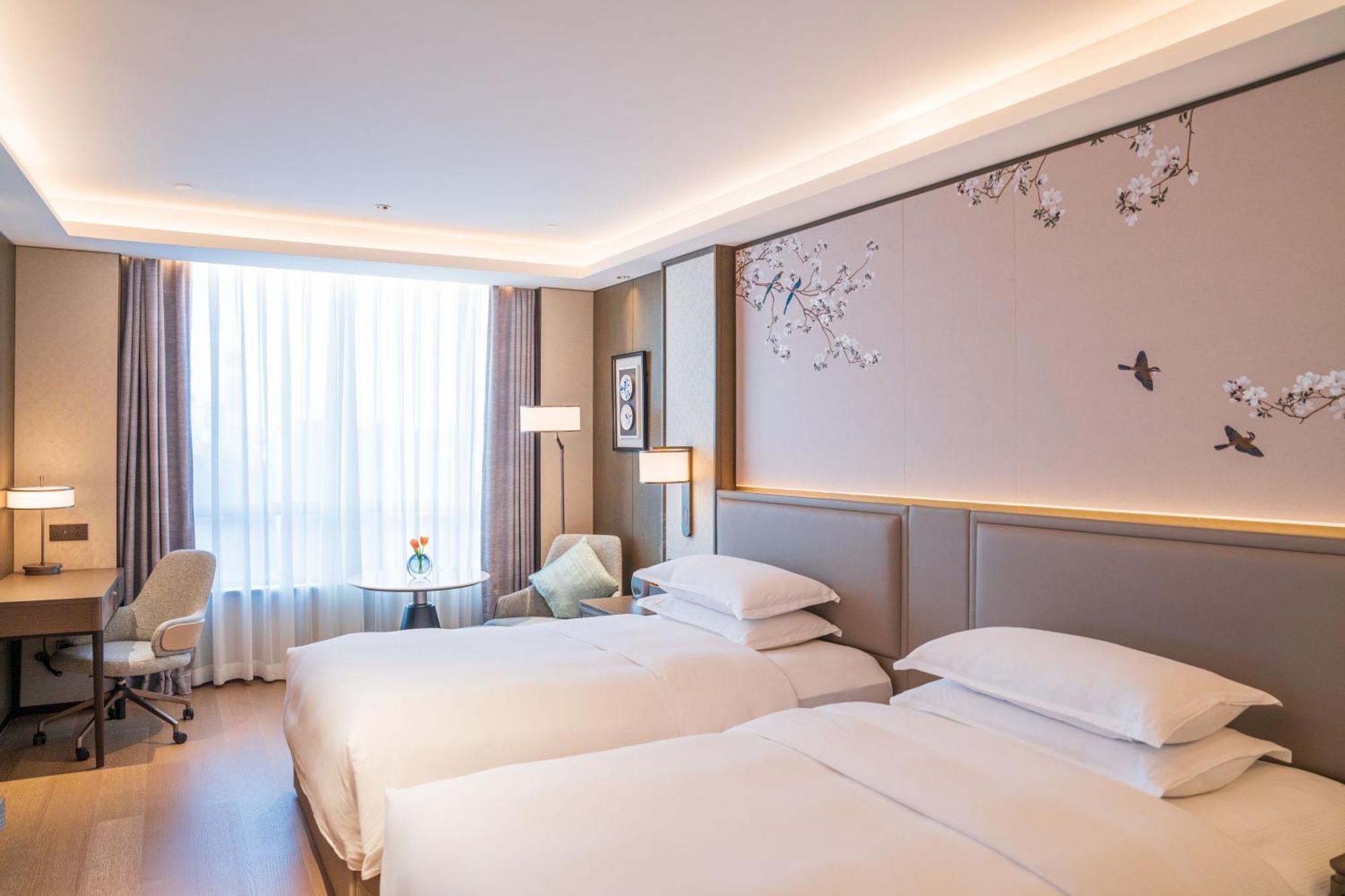 Yuexiu Guangzhou, Curio Collection By Hilton-free Shuttle Between And Exhibition Center During Fair Period & Exhibitor Registration Counter & Halal Food Guangzhou