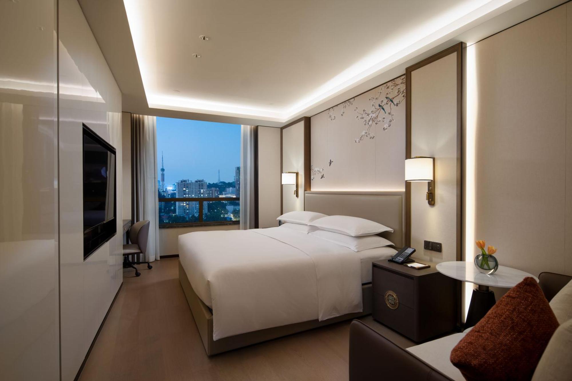 Yuexiu Guangzhou, Curio Collection By Hilton-free Shuttle Between And Exhibition Center During Fair Period & Exhibitor Registration Counter & Halal Food Hotel