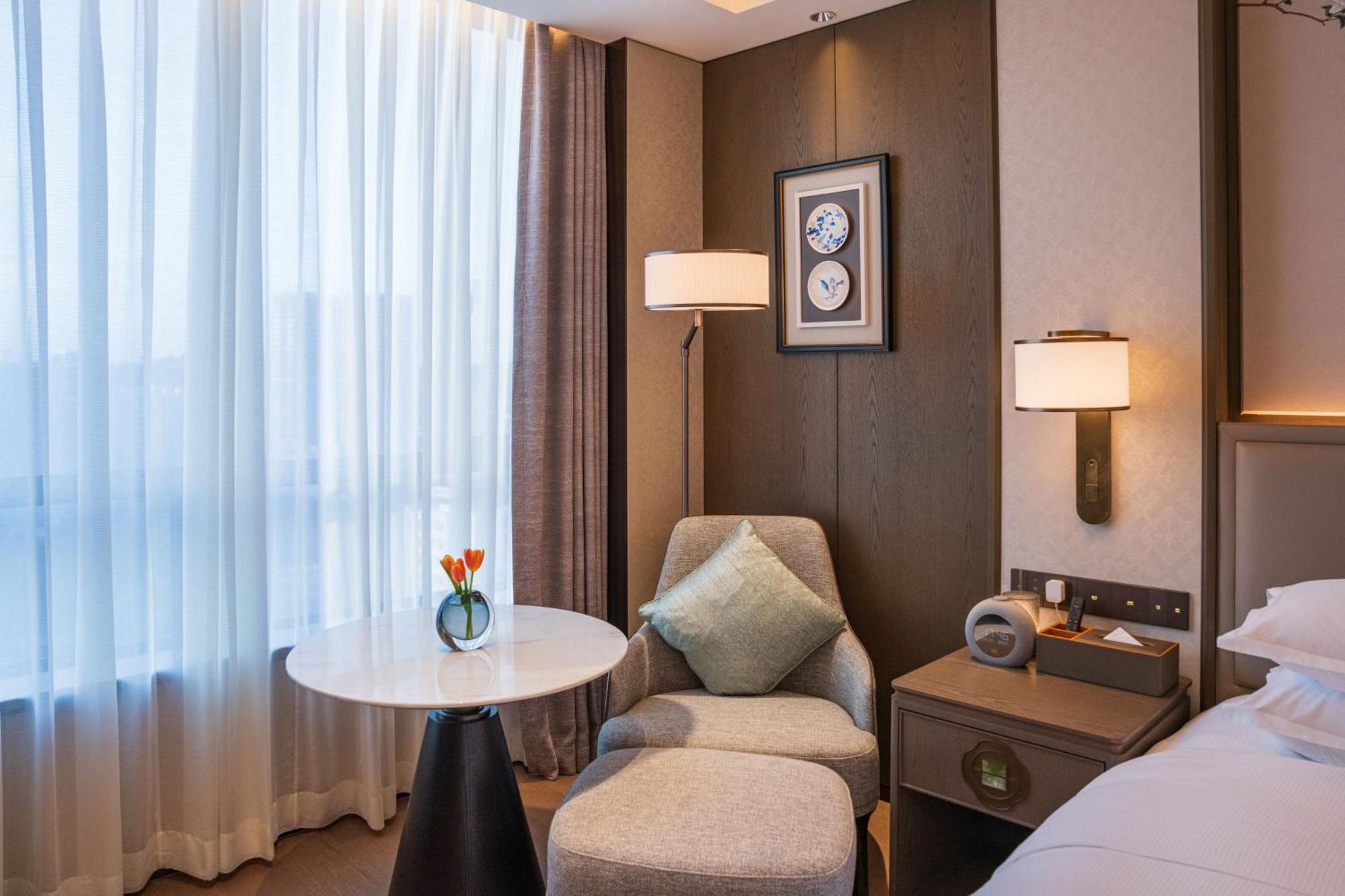 Hotel Yuexiu Guangzhou, Curio Collection By Hilton-free Shuttle Between And Exhibition Center During Fair Period & Exhibitor Registration Counter & Halal Food