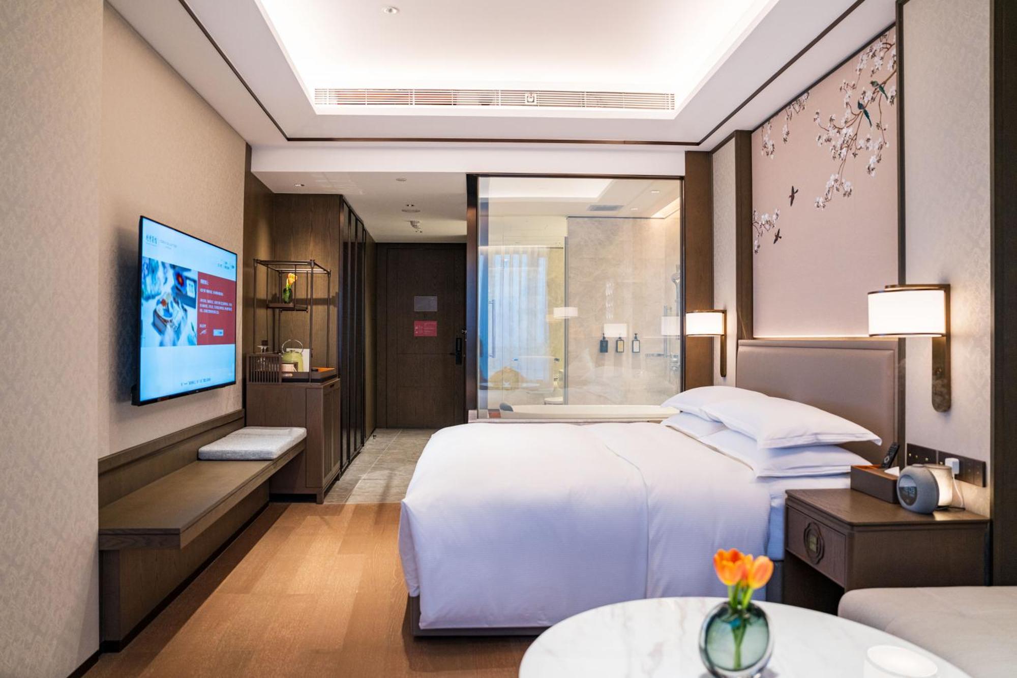 Yuexiu Guangzhou, Curio Collection By Hilton-free Shuttle Between And Exhibition Center During Fair Period & Exhibitor Registration Counter & Halal Food
