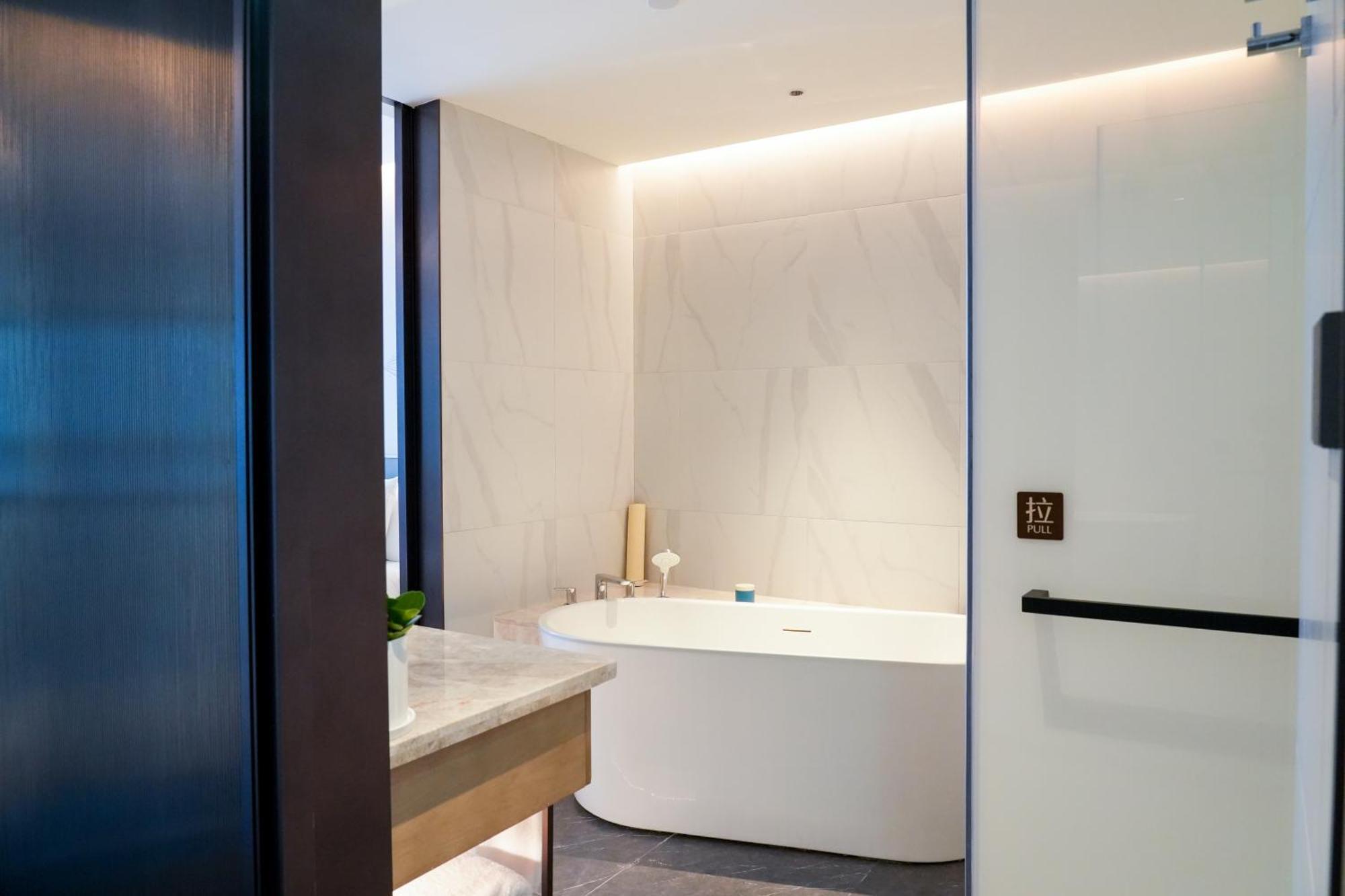 Hotel Wyndham Huangbian Metro Branch - Free Shuttle Bus To Fair 5*