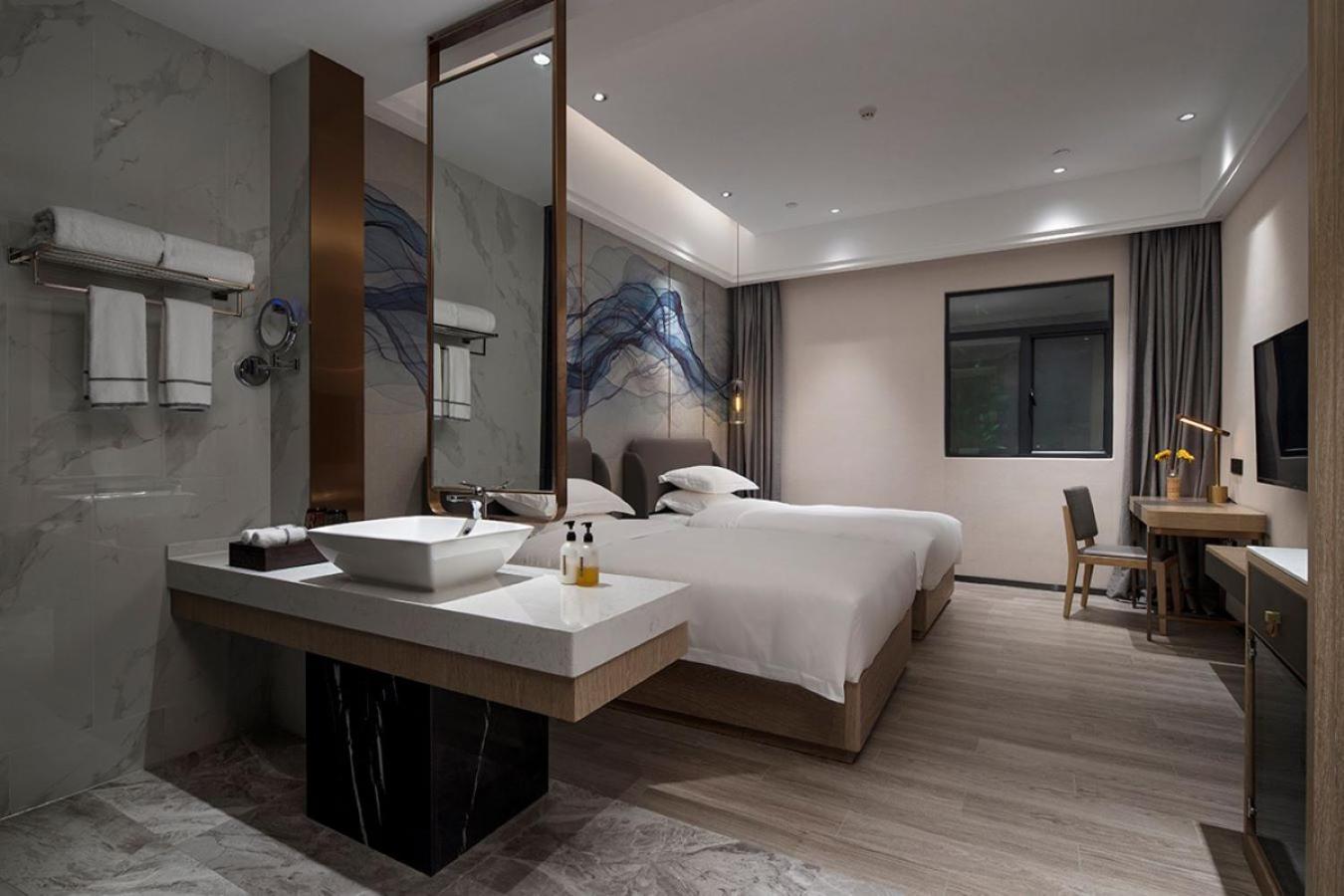 Hotel Paco Jinfeng Metro - Free Shuttle Bus For Fair 4*