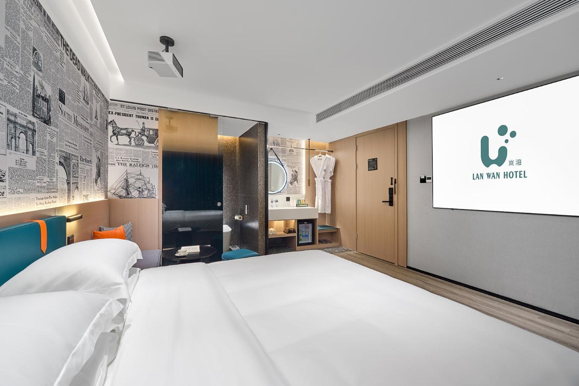 Lan Wan - Yongqing Walking Street&shamian Island Scenic Spot Branch- Exit F Towards Shamian Island At Huangsha Metro Trf Stop Of Line 1&line 6--airport Pick-up Service Hotel 4*