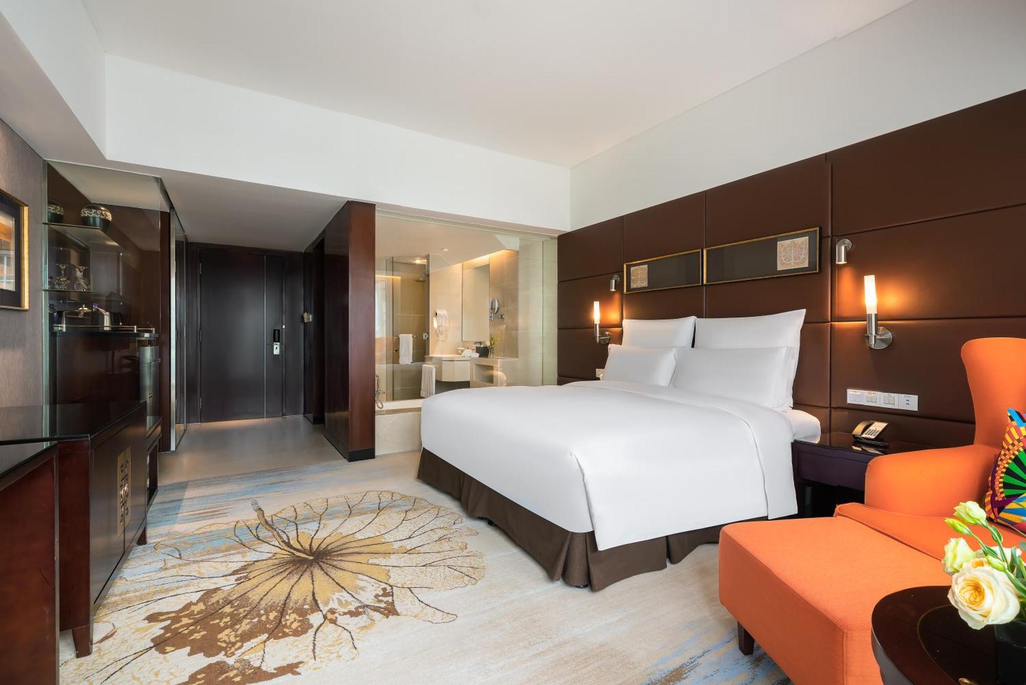 Pullman Baiyun Airport - Free Shuttle Bus & Official Registration Agency During Fair 5* Guangzhou