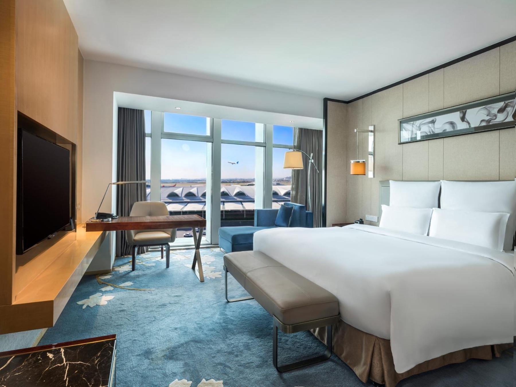 Pullman Baiyun Airport - Free Shuttle Bus & Official Registration Agency During Fair Hotel