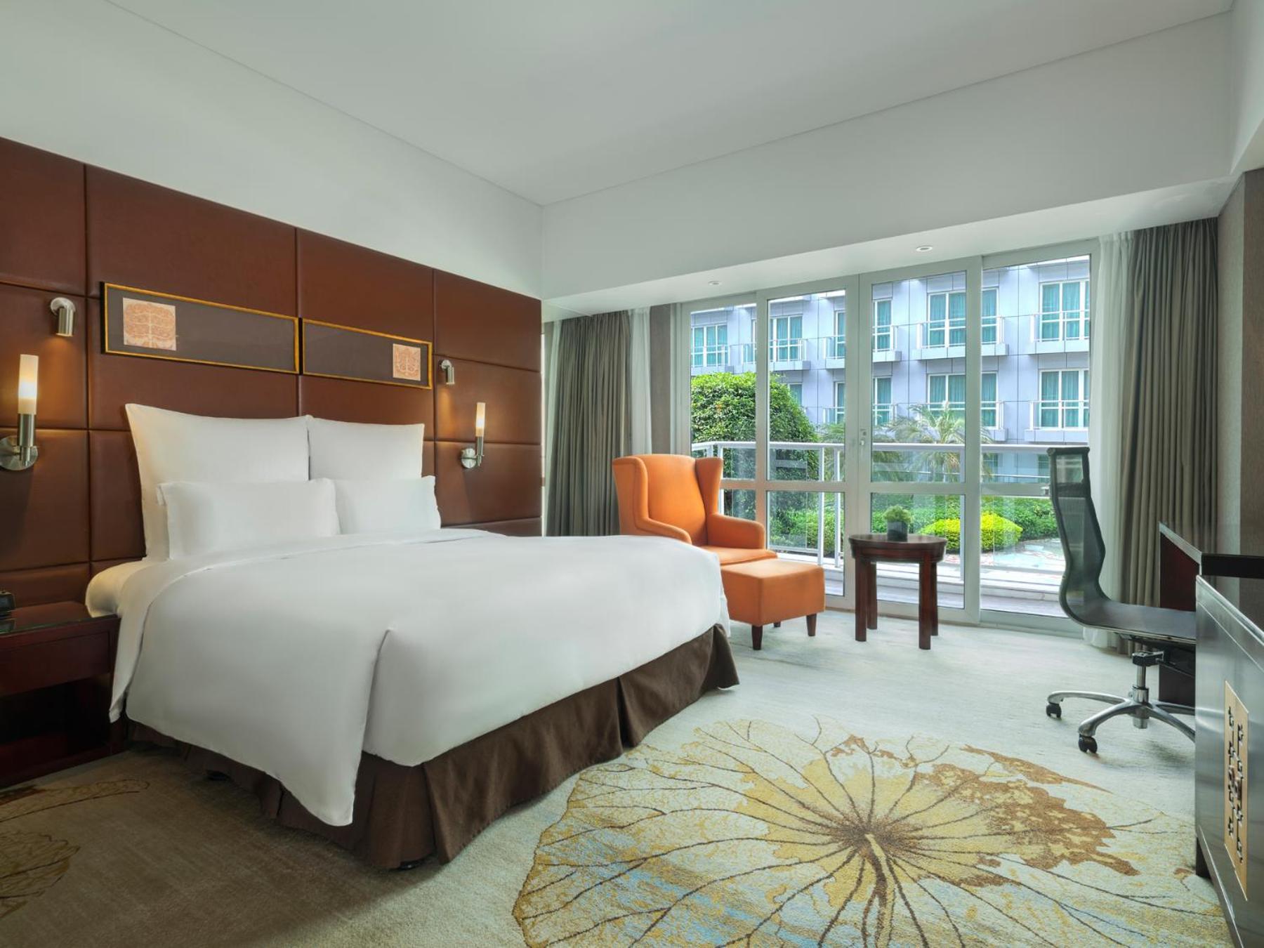 Pullman Baiyun Airport - Free Shuttle Bus & Official Registration Agency During Fair Hotel 5*