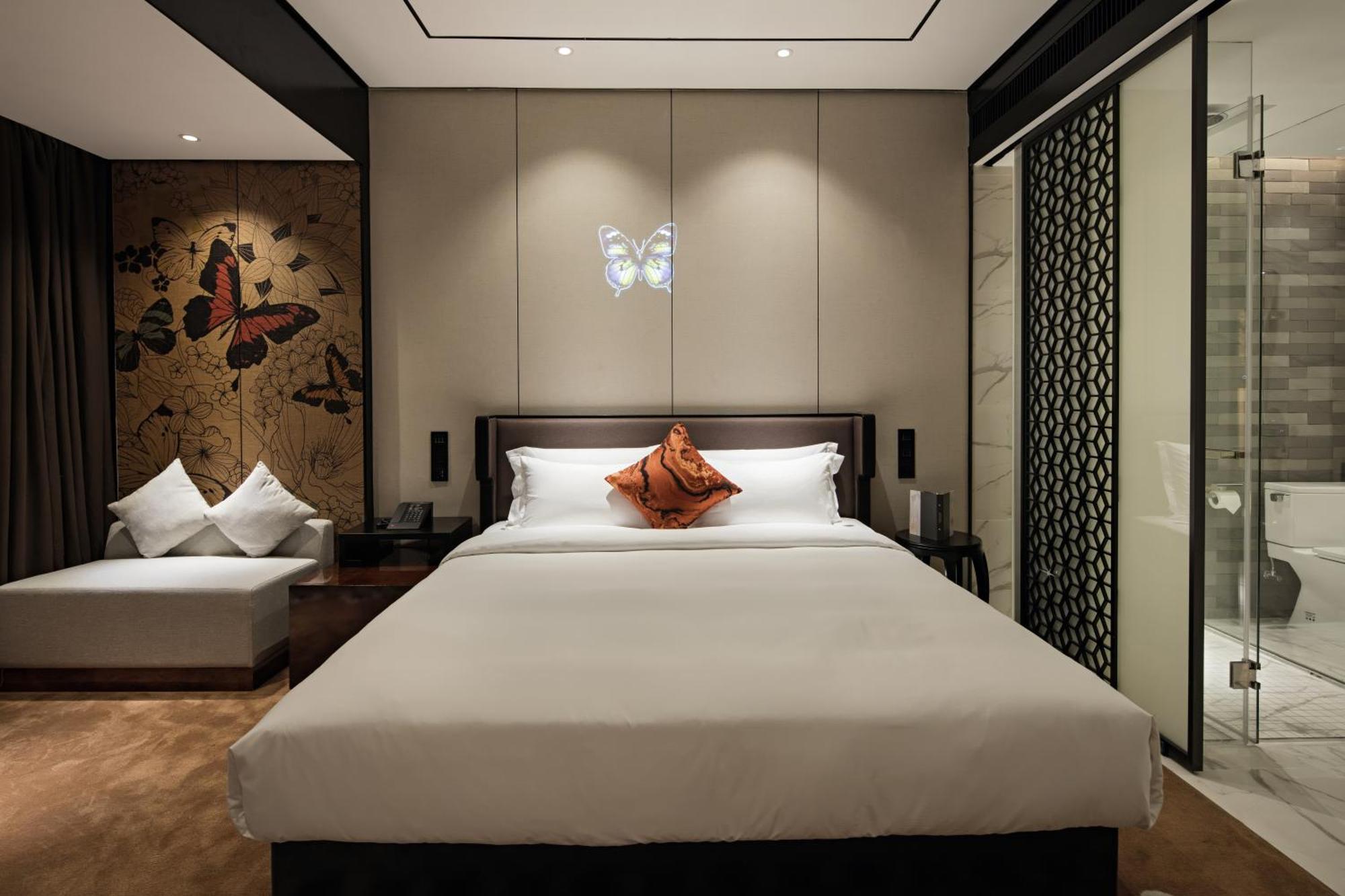 Paco Chebeinan Metro Guanghzou-free Shuttle Bus For Fair Hotel 4*