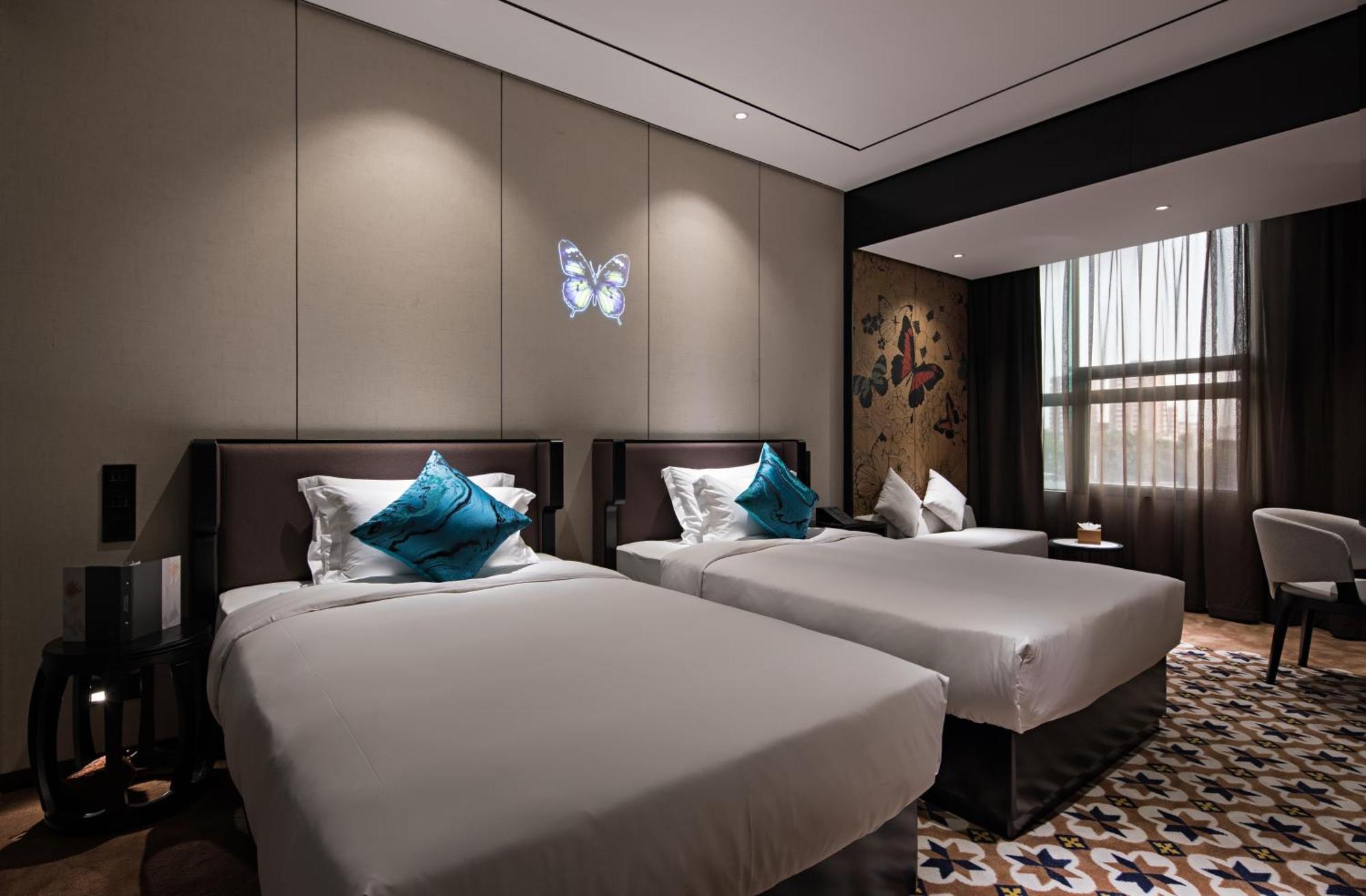 Paco Chebeinan Metro Guanghzou-free Shuttle Bus For Fair Hotel 4*