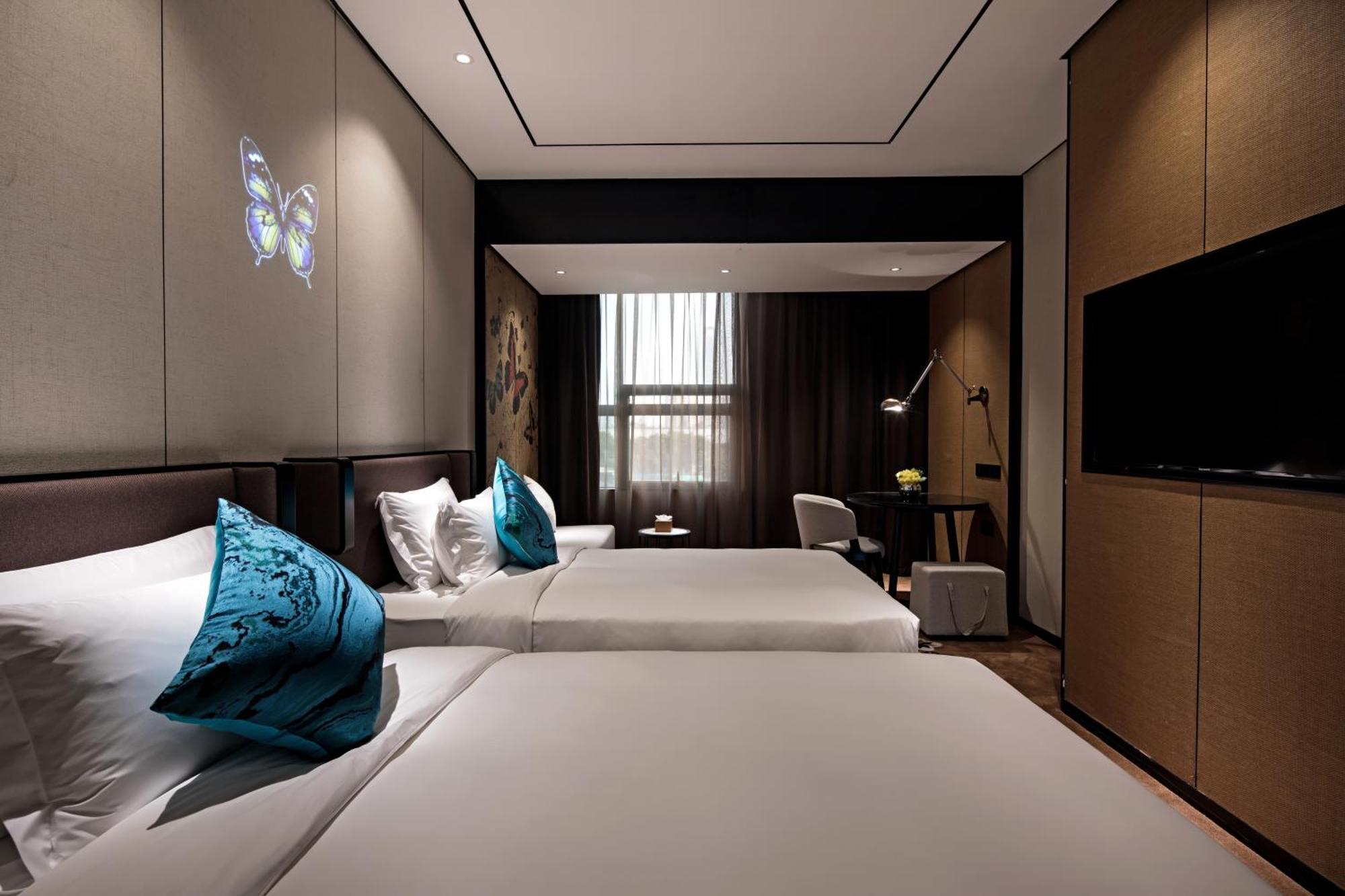Hotel Paco Chebeinan Metro Guanghzou-free Shuttle Bus For Fair 4*