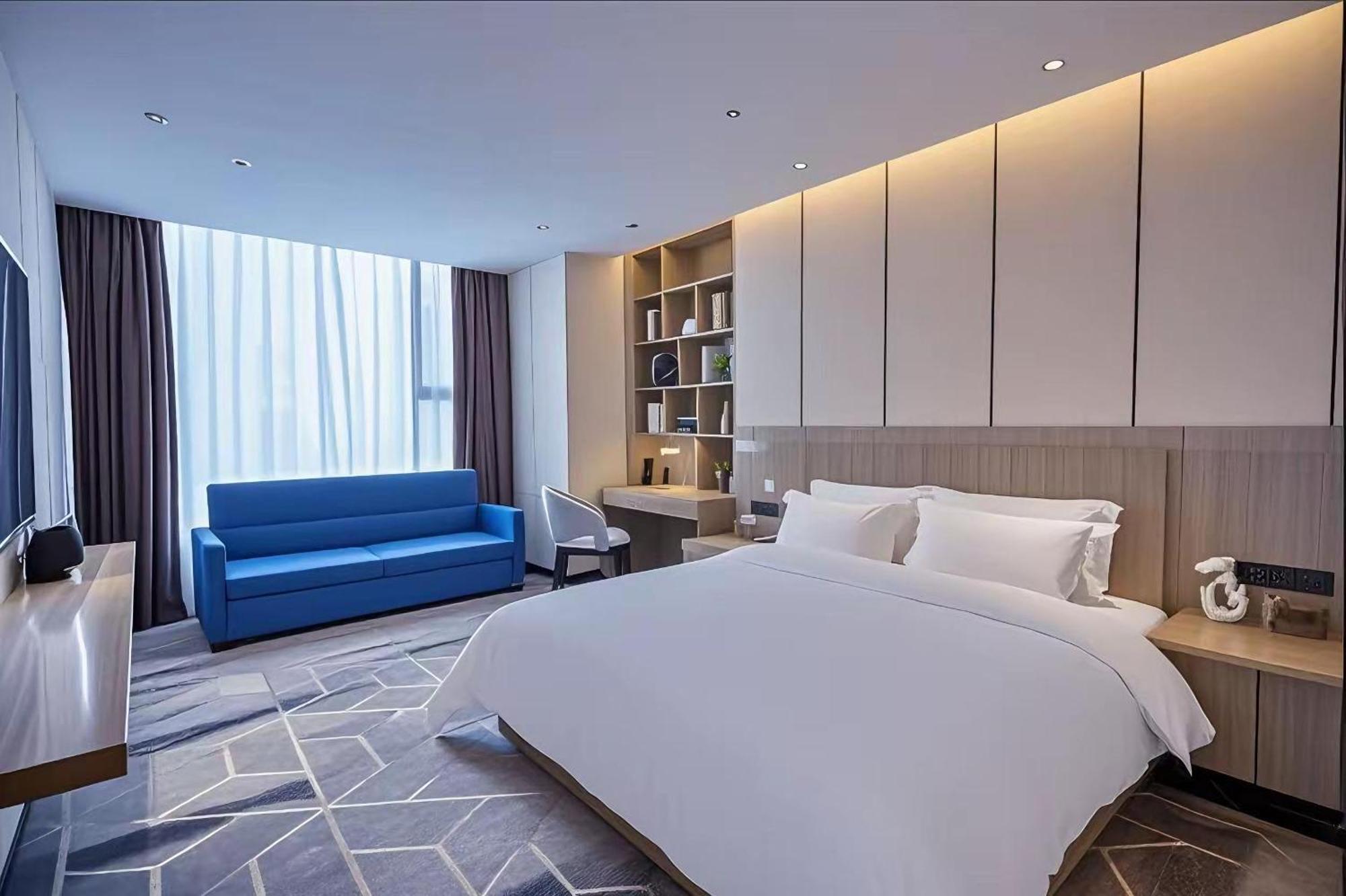 Paco Baiyun Airport Liantang Metro Hotel 4*