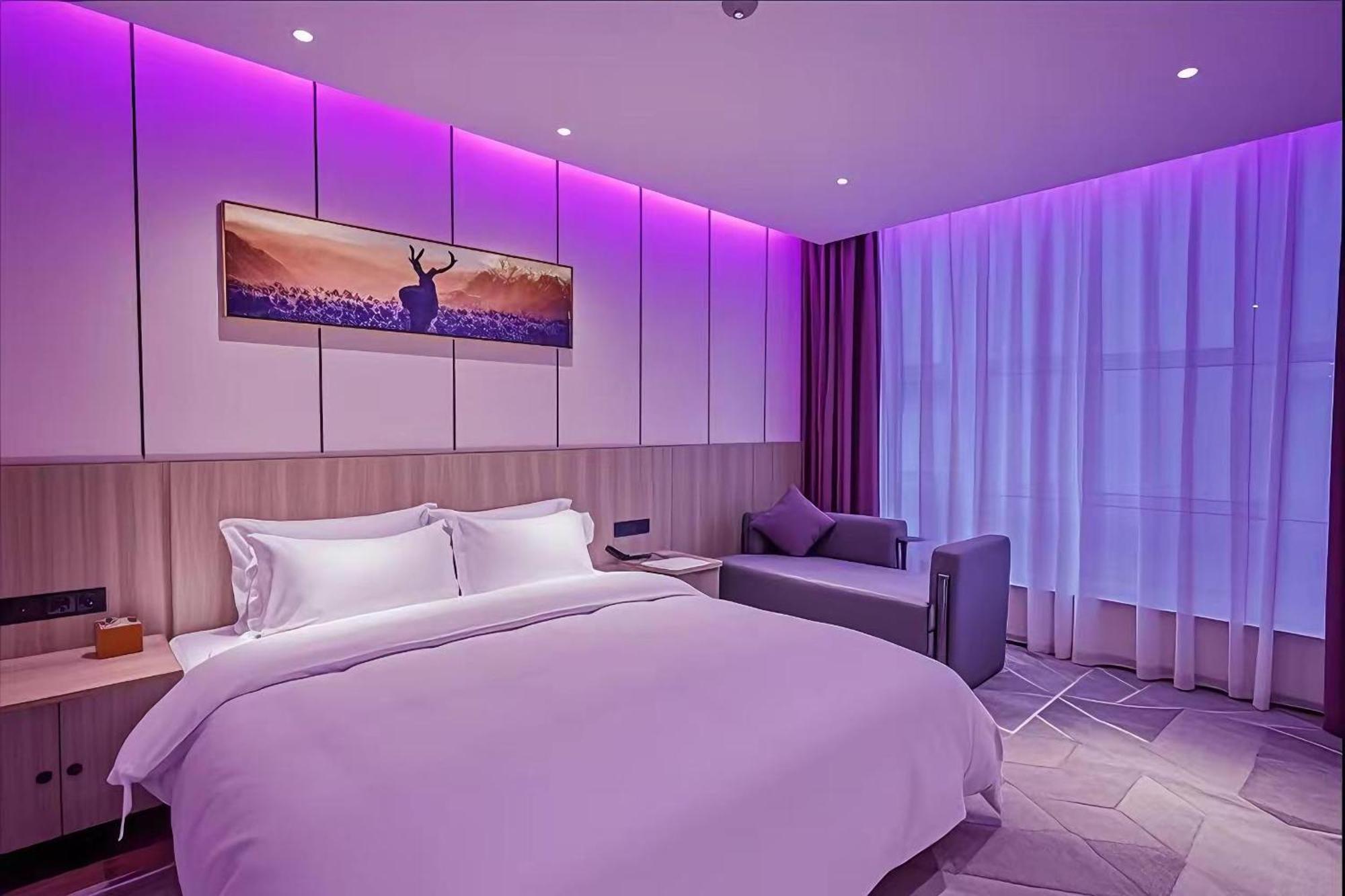 Hotel Paco Baiyun Airport Liantang Metro 4*