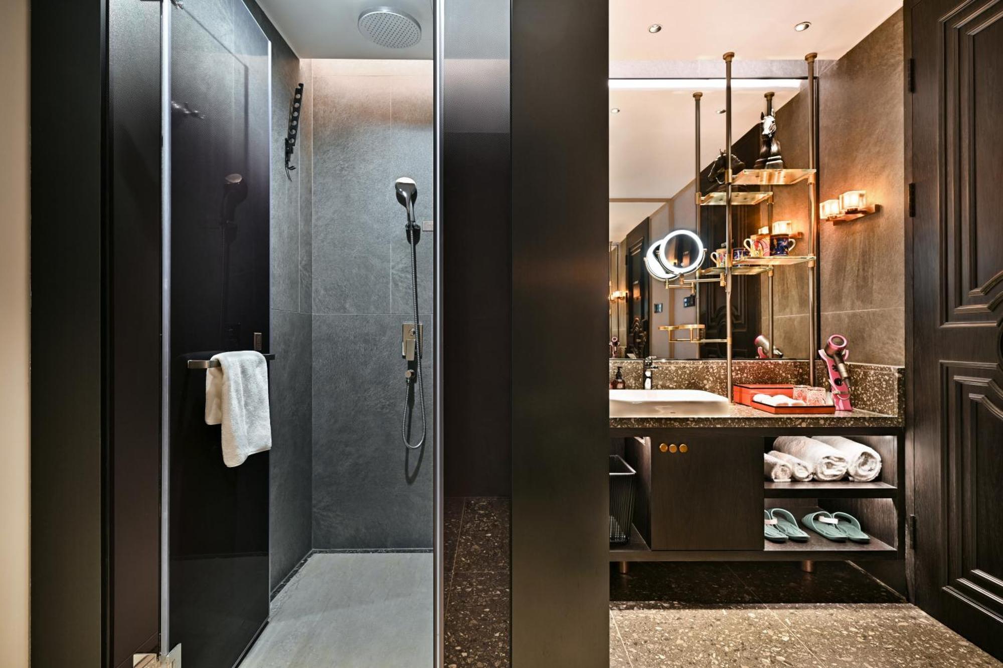 Arthur Luogang Xiangang Metro Guangzhou-free Shuttle Bus For Fair&free Breakfast And Afternoon Tea Hotel 4*