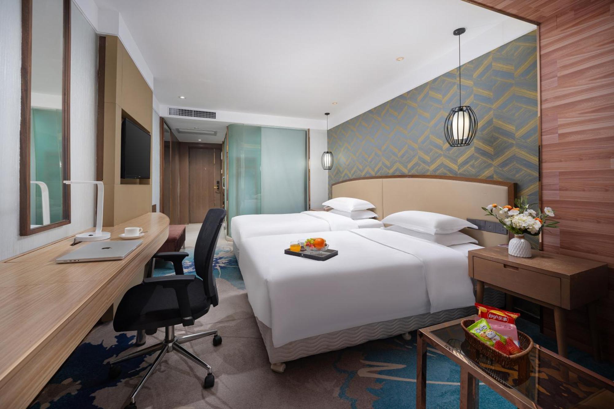 Kaiserdom Hotel: Tower Views & Fair Shuttle Service 3* Guangzhou