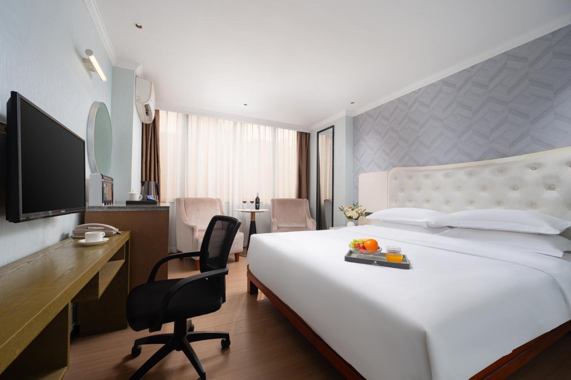 Kaiserdom Hotel: Tower Views & Fair Shuttle Service Hotel