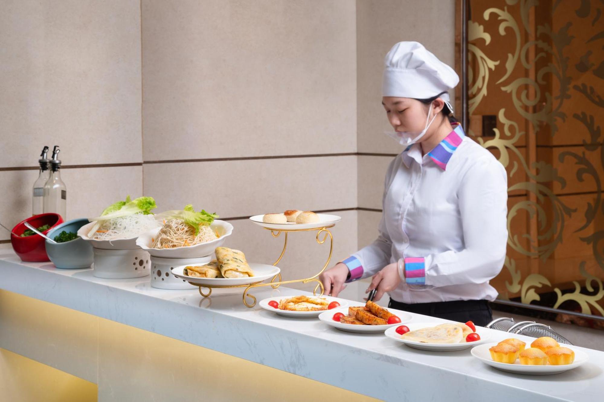 Kaiserdom Hotel: Tower Views & Fair Shuttle Service Hotel 3*