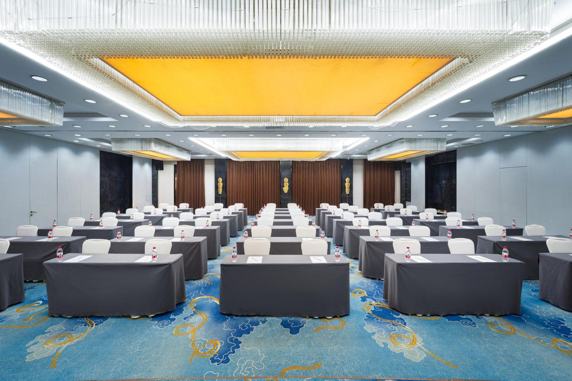 Hotel Kaiserdom Hotel: Tower Views & Fair Shuttle Service 3*