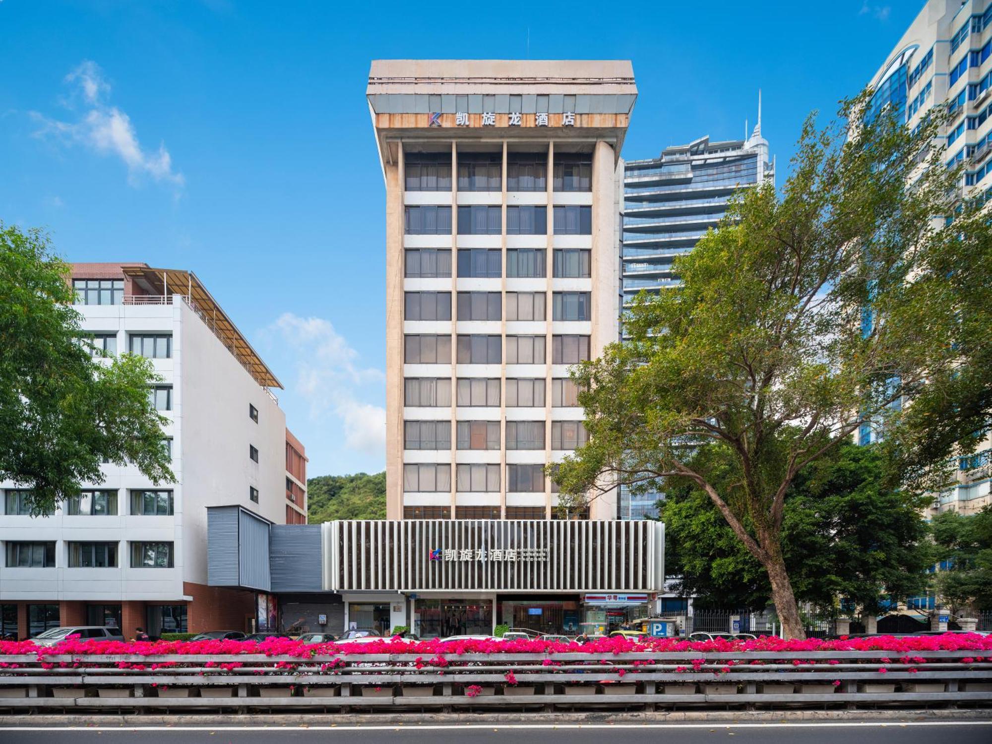 Hotel Kaiserdom Hotel: Tower Views & Fair Shuttle Service Guangzhou