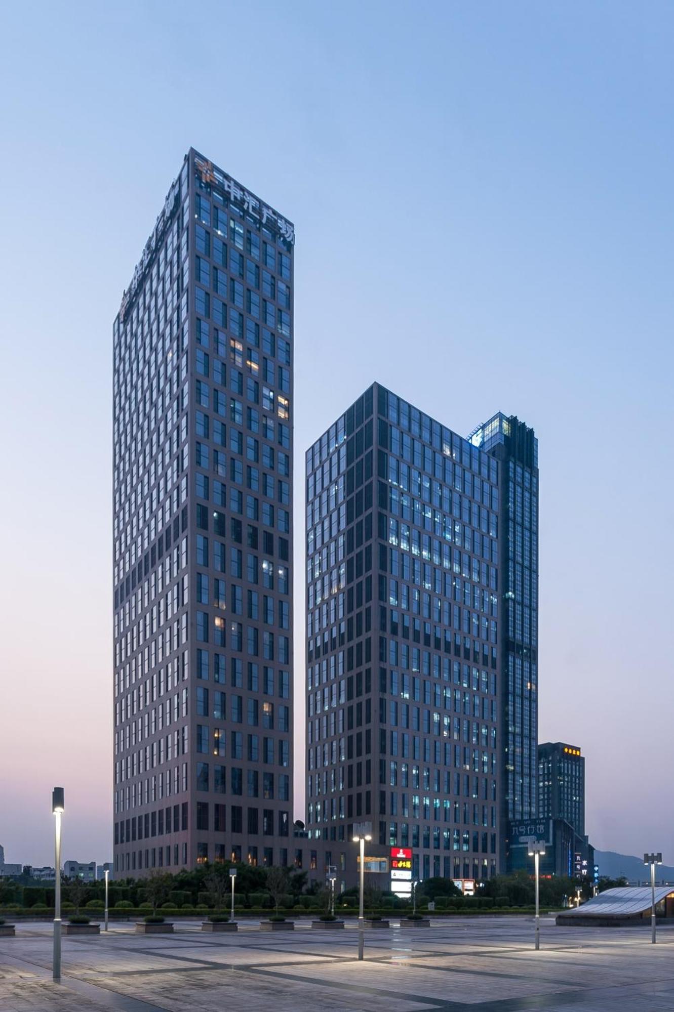 Qingman Zhujiang New Town East Railway Station Branch 3*