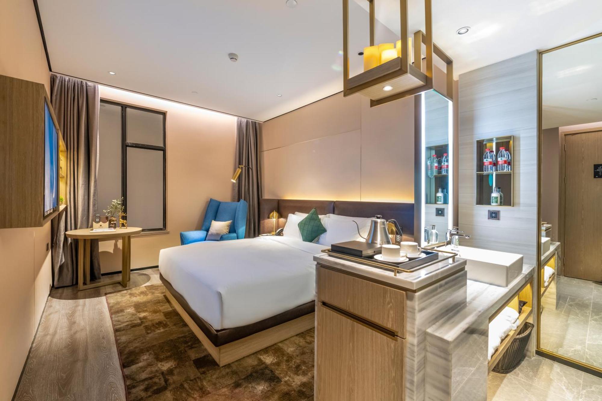 Hotel Echarm International Ouzhuang Metro Station Branch - Free Deliver Service To Fair Complex During Fair Period