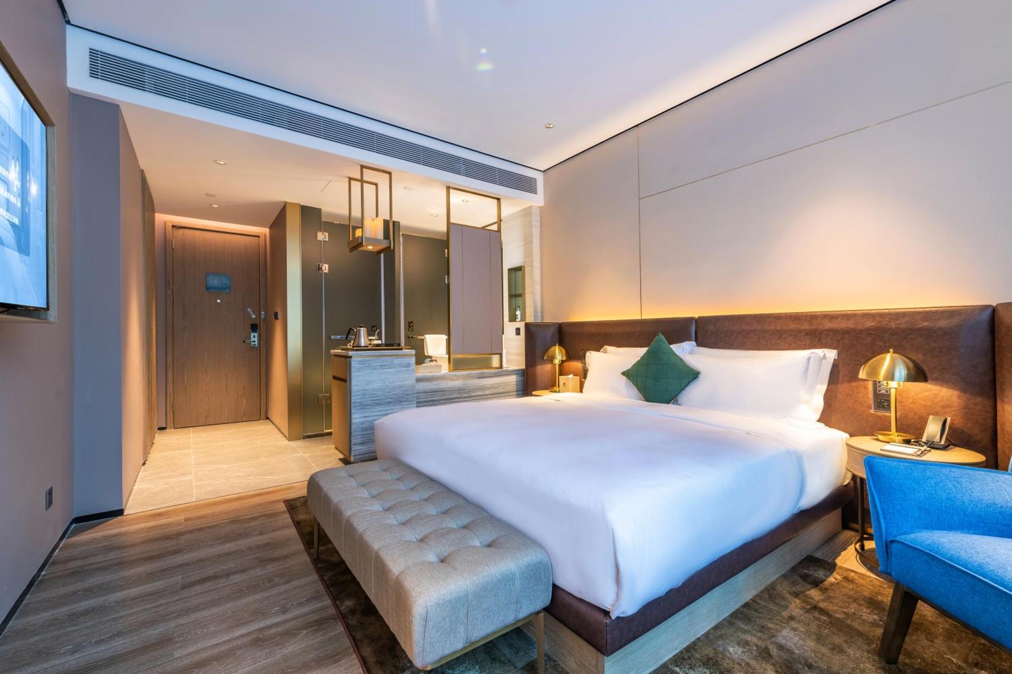Echarm International Ouzhuang Metro Station Branch - Free Deliver Service To Fair Complex During Fair Period Hotel 4*