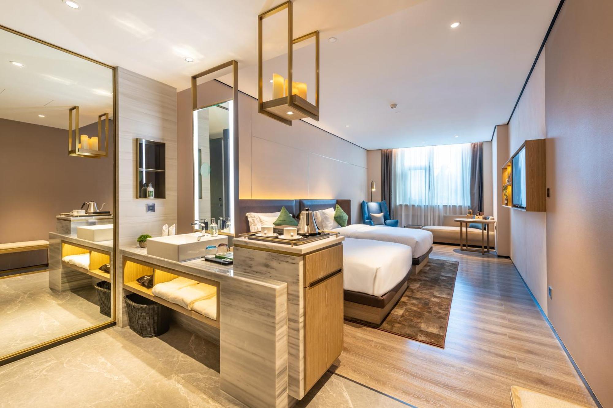 Hotel Echarm International Ouzhuang Metro Station Branch - Free Deliver Service To Fair Complex During Fair Period 4*