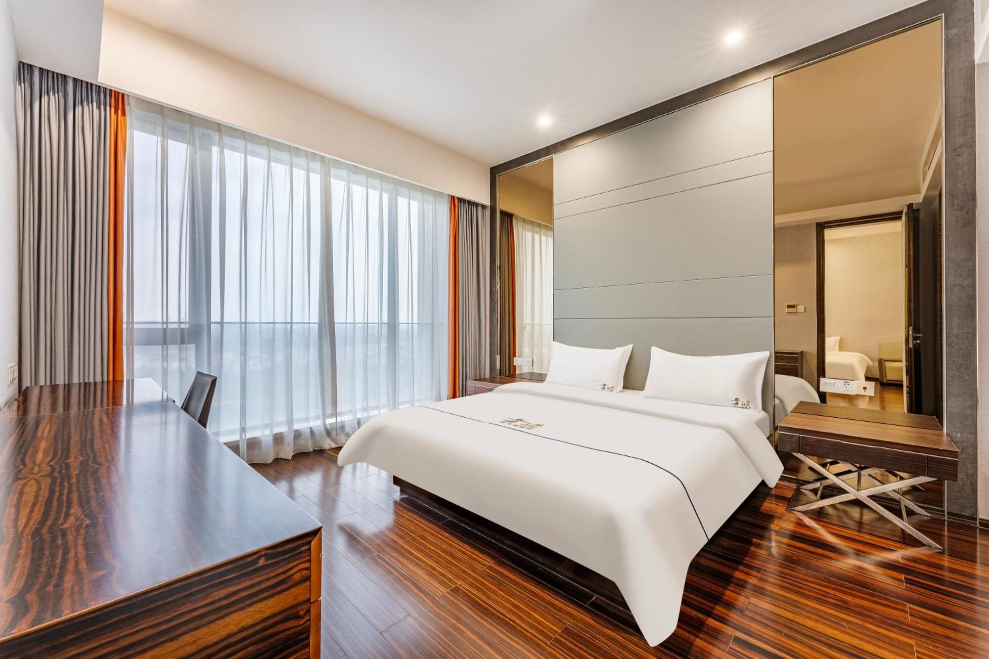 Estay Residence-poly World Trade Center Apartment