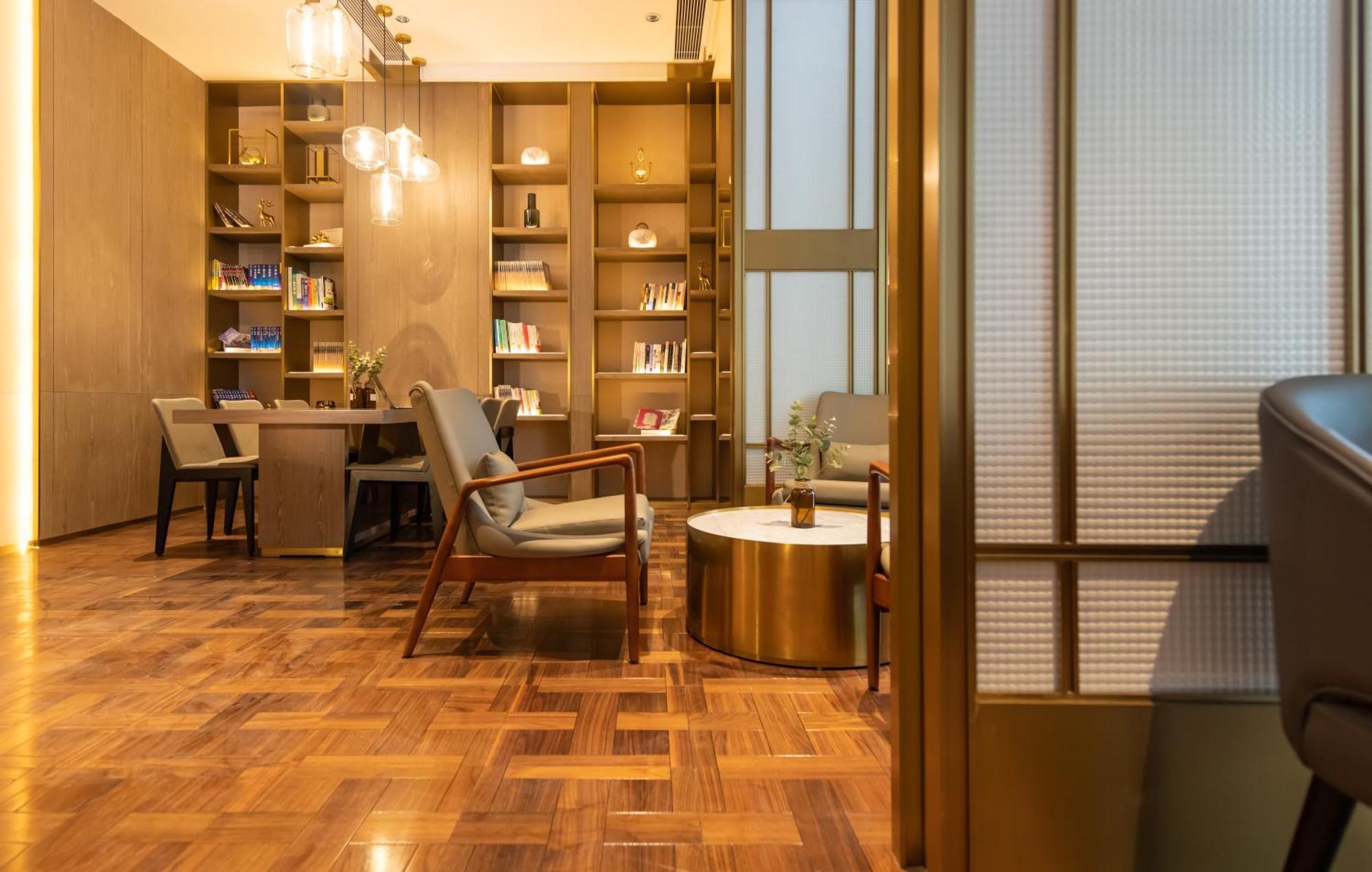 Echarm International Ouzhuang Metro Station Branch - Free Deliver Service To Fair Complex During Fair Period Hotel 4*