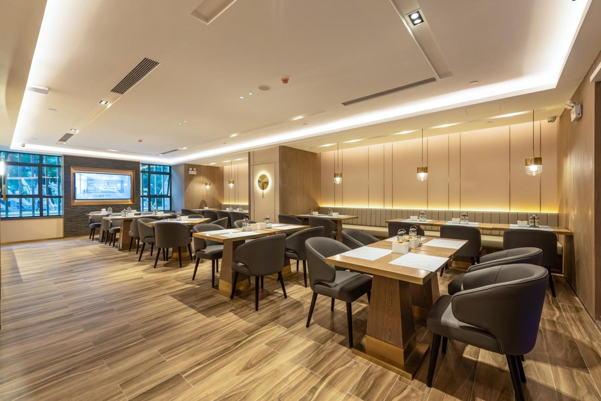 Echarm International Ouzhuang Metro Station Branch - Free Deliver Service To Fair Complex During Fair Period Hotel 4*