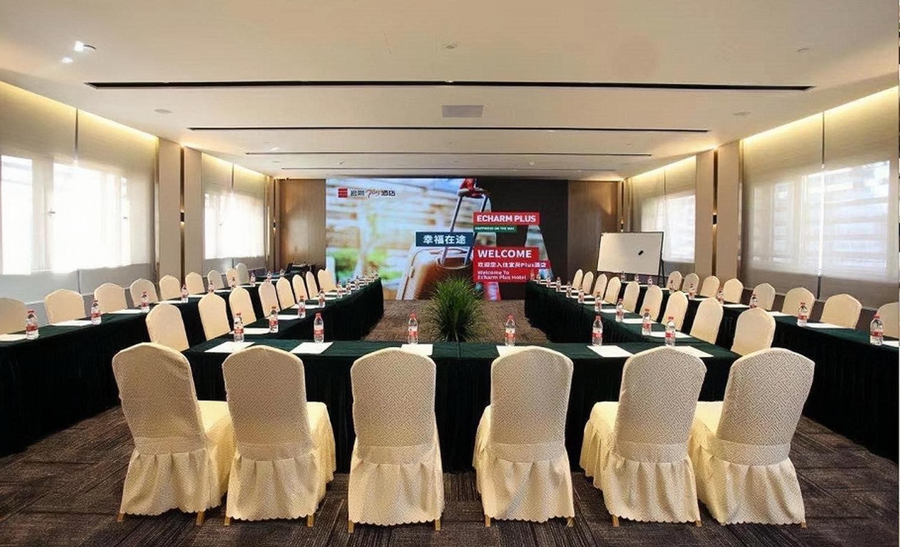 Hotel Echarm International Ouzhuang Metro Station Branch - Free Deliver Service To Fair Complex During Fair Period 4*