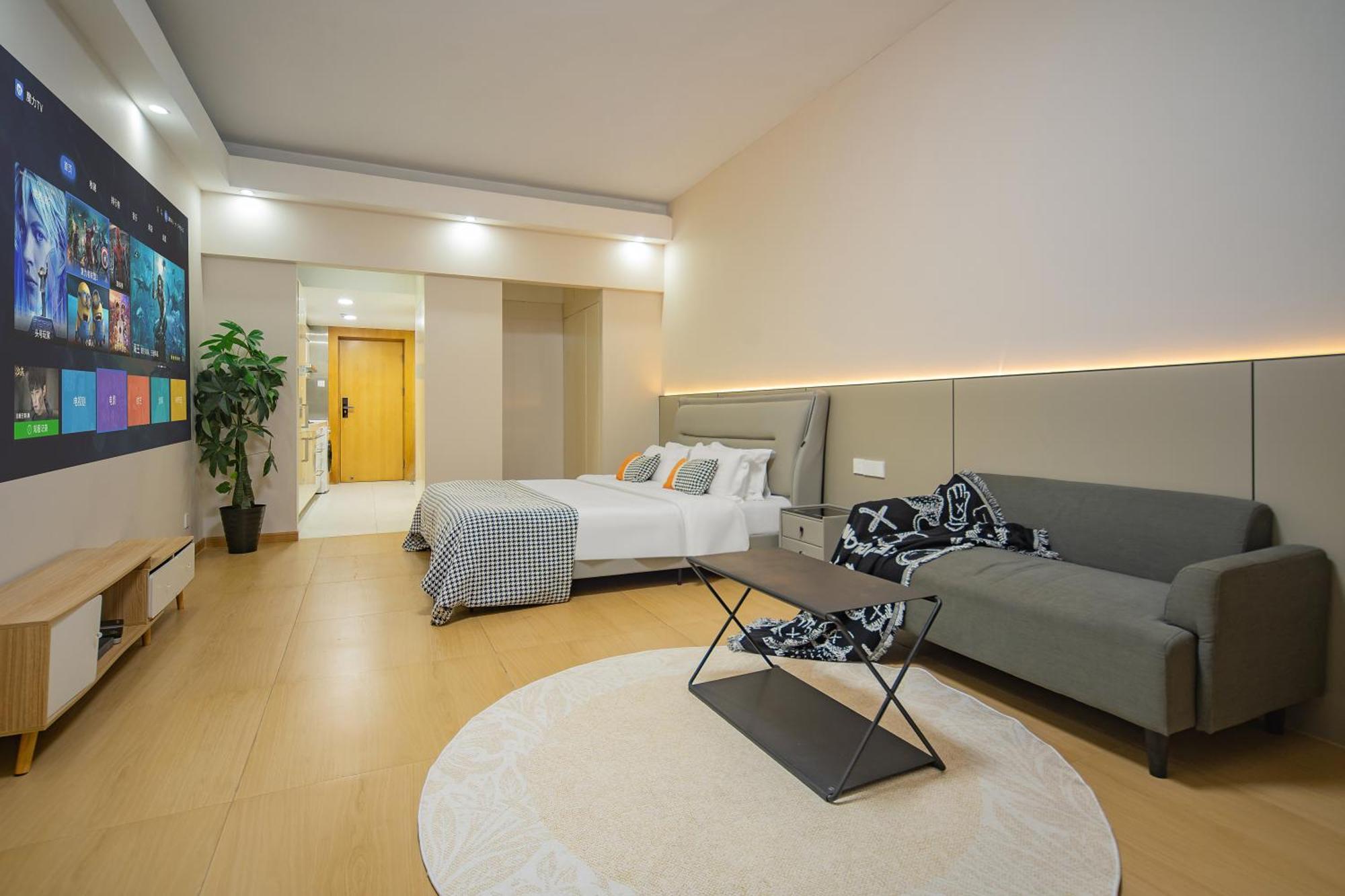 Lavande International Us Consulate General Zhujiang New Town Metro Branch - Free Shuttle Bus To Fair Complex During Fair Period & Free Vpn Internet Access Apartment