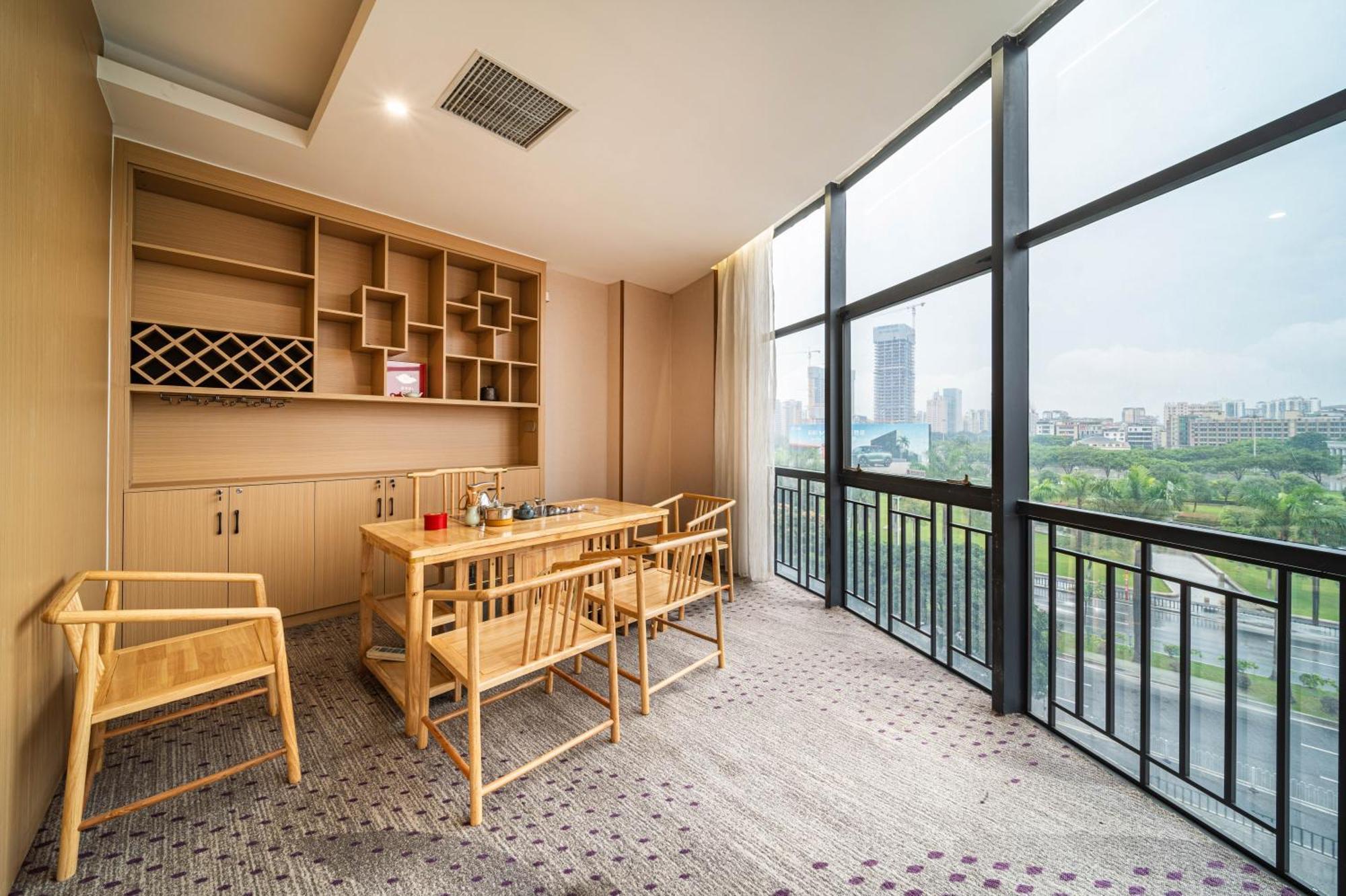 Echarm International Baiyun International Airport Huadu Plaza Branch - Free Deliver Service To Baiyun International Airport & Free Deliver Service To Fair Complex During Fair Period