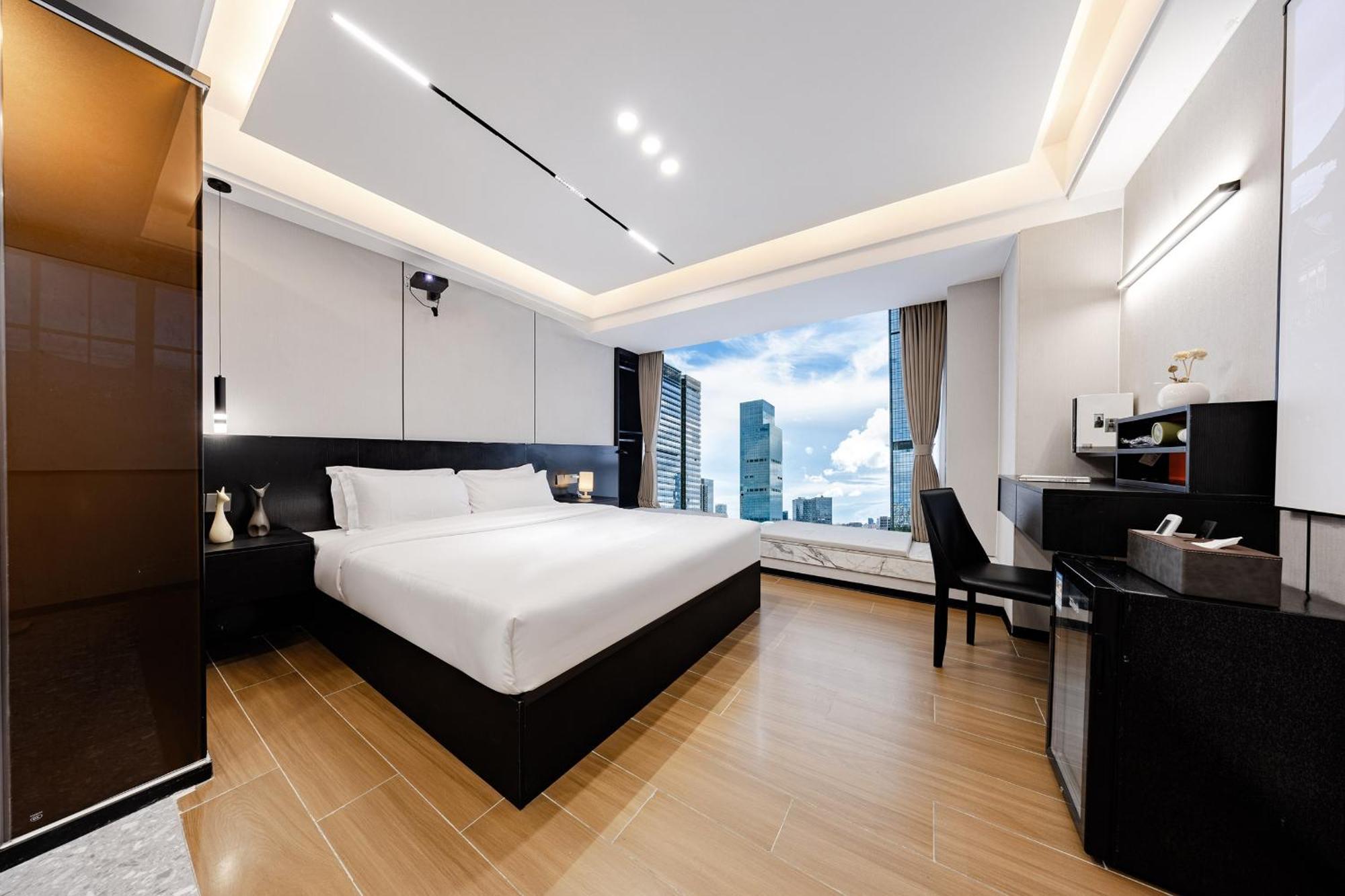 Hotel Yu Manju High-floor Huge-screen Audiovisual Hotel-guangzhou Tower Zhujiang New Town Sports West Road Branch
