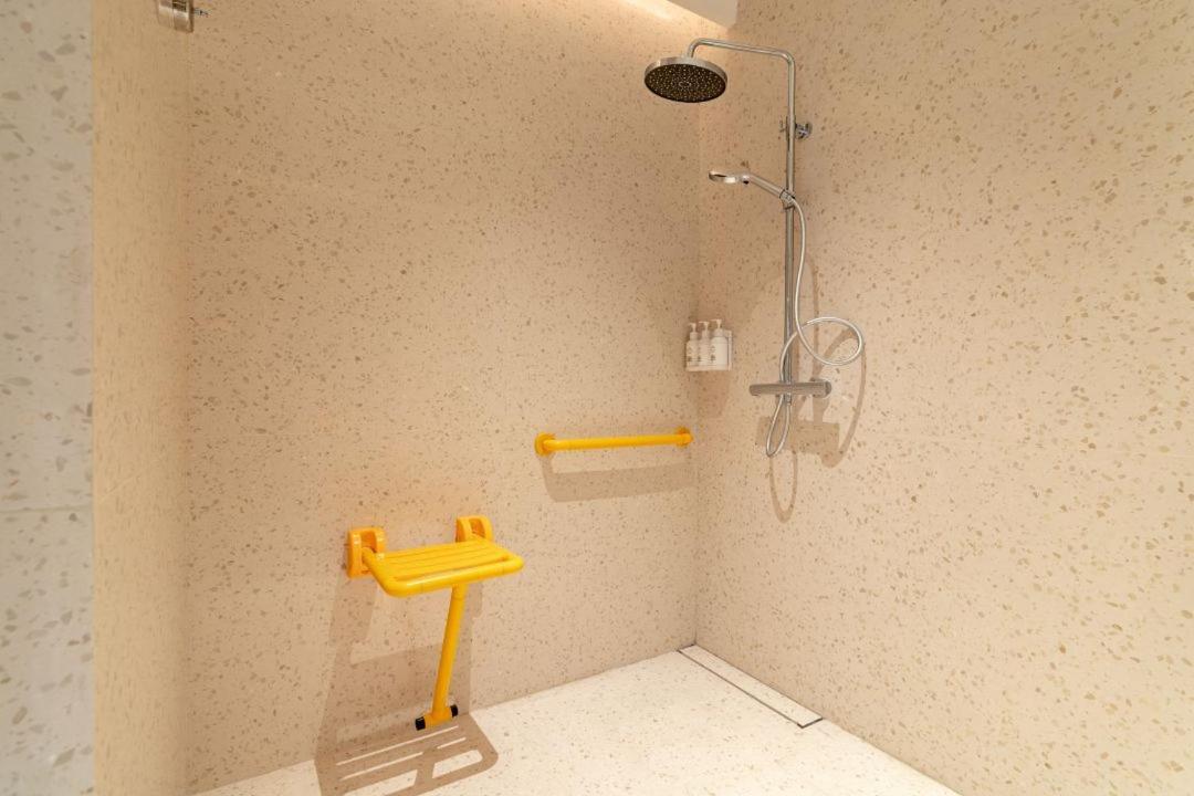 Yee Hotel 4*