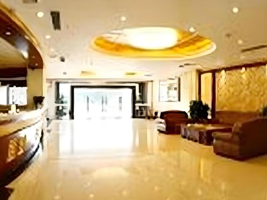 Yue Lai Yue Hotel 2*