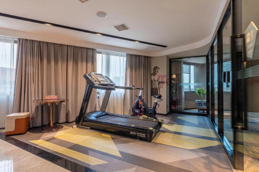 Hotel Echarm International South Railway Station Zhongcun Metro Station Branch - Free Shuttle Bus To Fair Complex During Fair Period 3*
