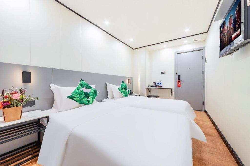 Hotel Xinghe Xinfeng Railway Station & Bus Station Branch 3*