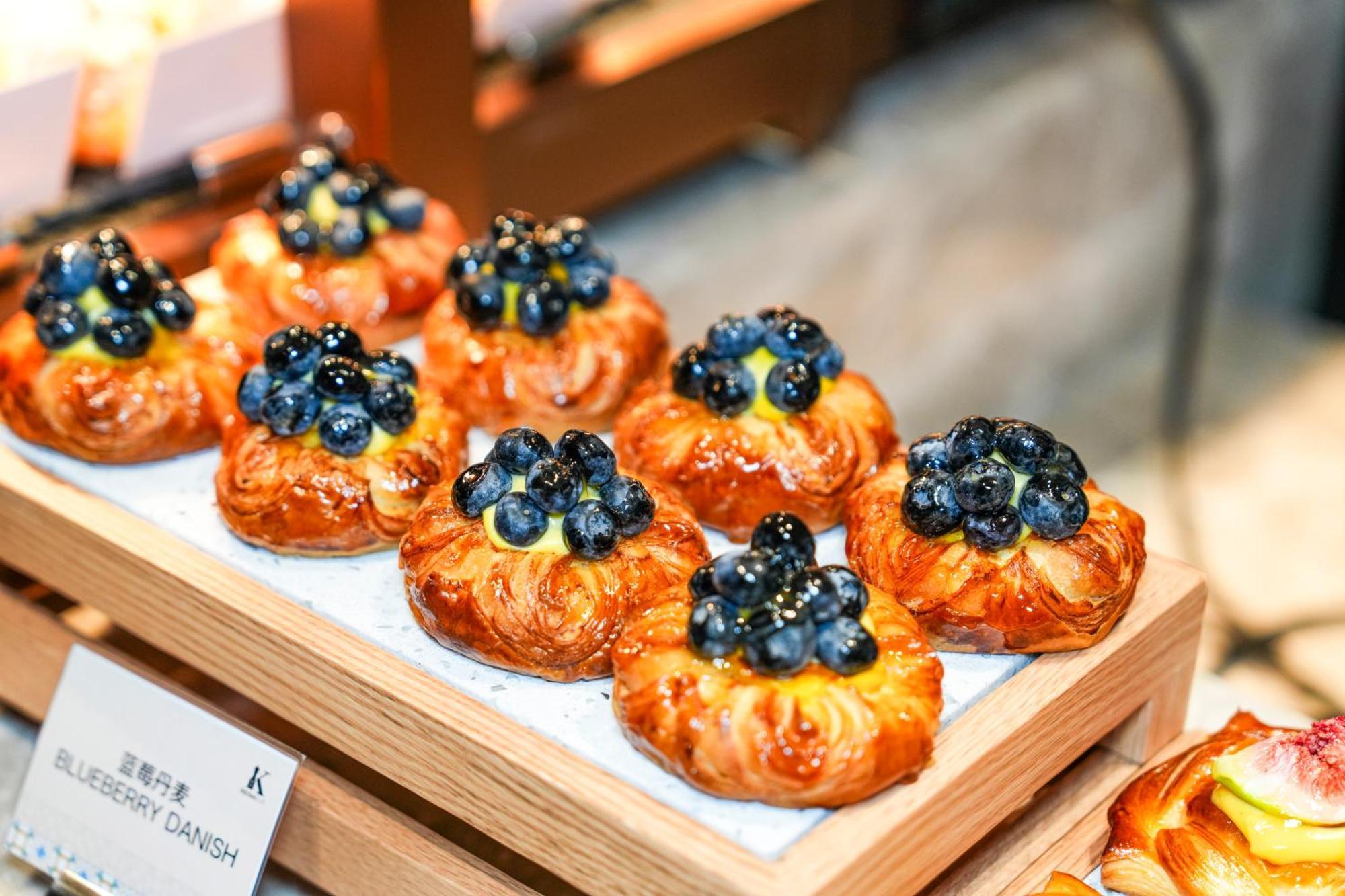 Yuexiu Guangzhou, Curio Collection By Hilton-free Shuttle Between And Exhibition Center During Fair Period & Exhibitor Registration Counter & Halal Food