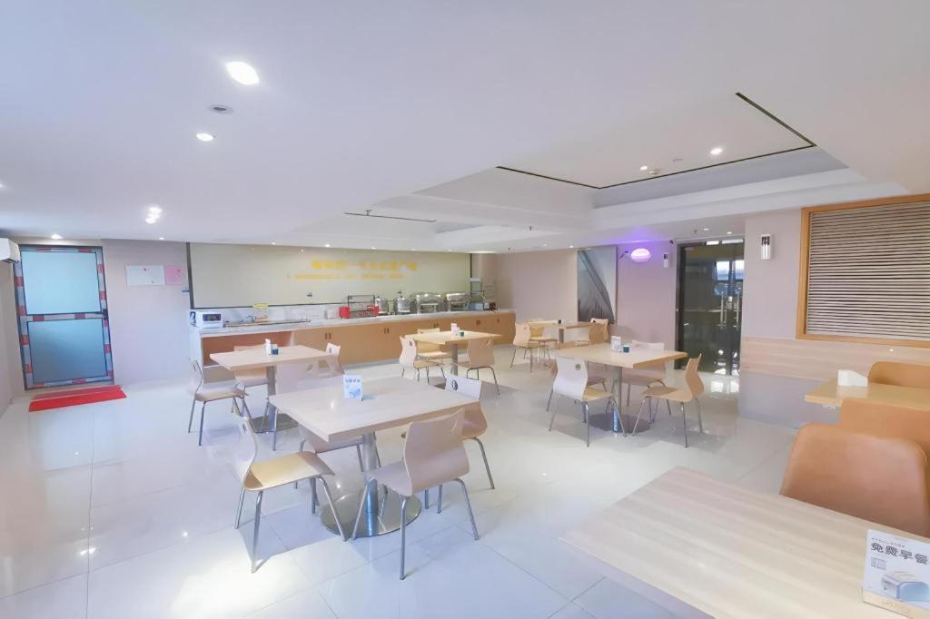 Hotel Comfort Jiaokou Metro Station